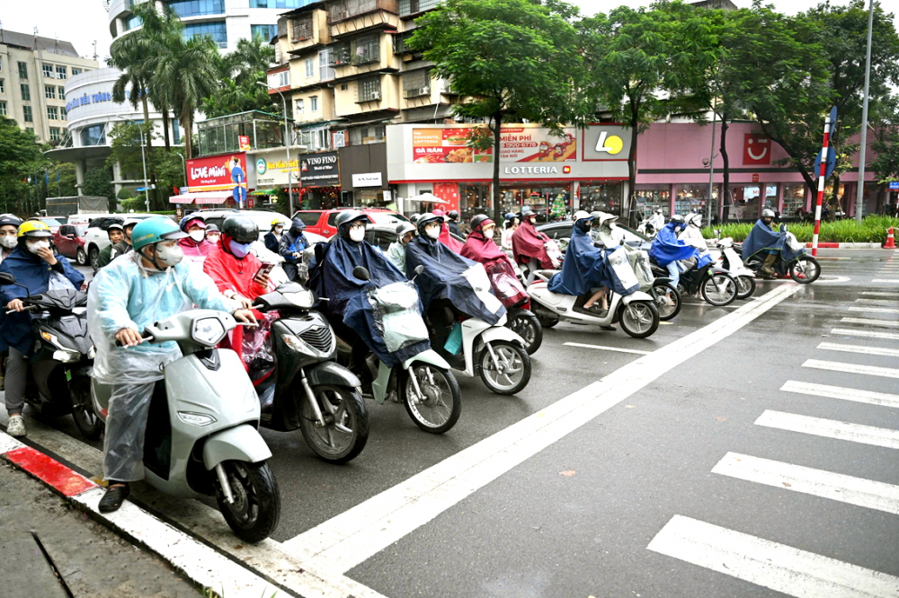 Sau khi có hệ thống camera AI giám sát, người tham gia giao thông  trên đường Nguyễn Chí Thanh tuân thủ nghiêm hơn tín hiệu đèn giao thông