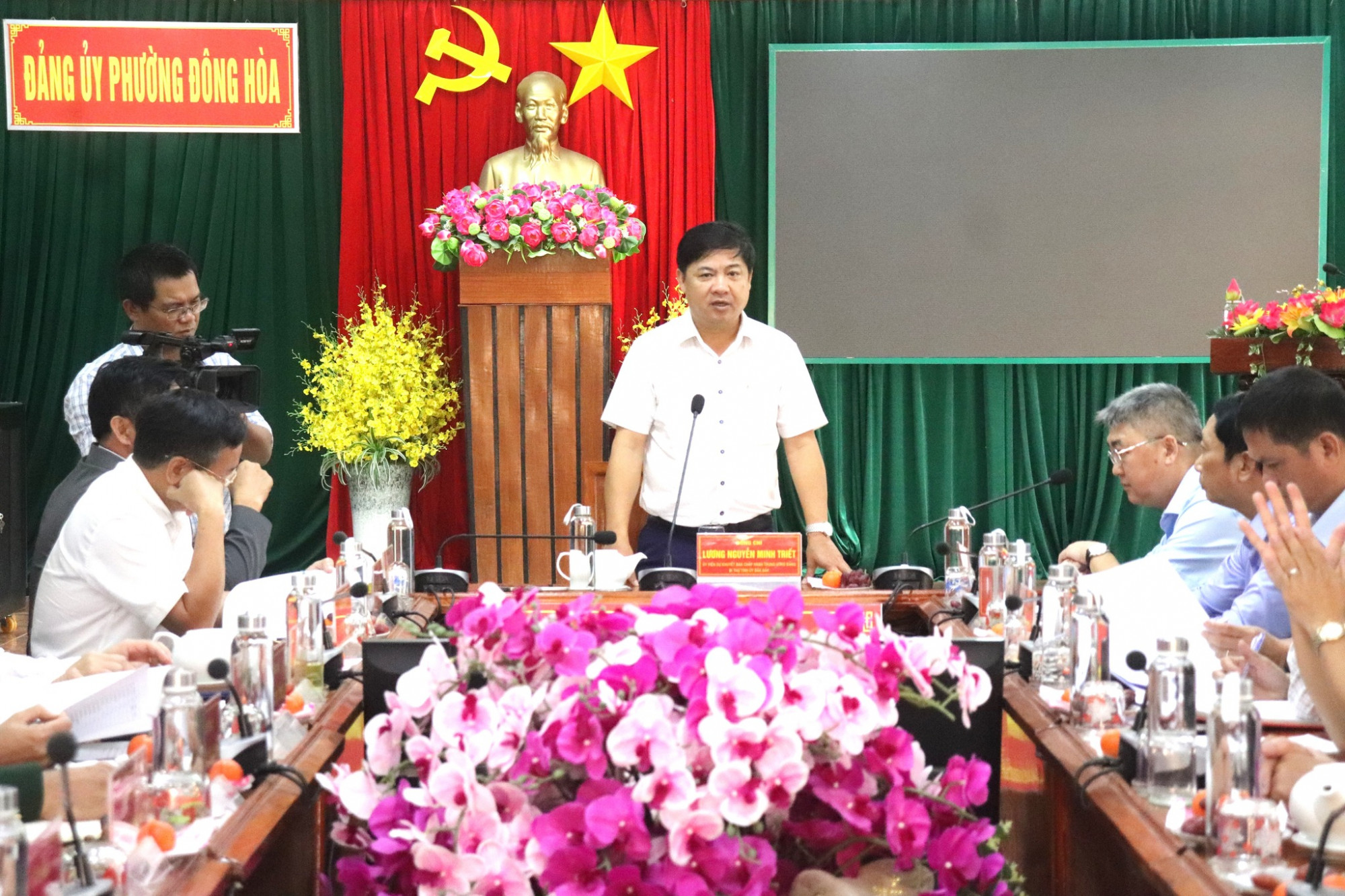 Bí thư Tỉnh ủy Lương Nguyễn Minh Triết phát biểu chỉ đạo tại buổi làm việc phường Đông Hòa-Ảnh: Thiên An