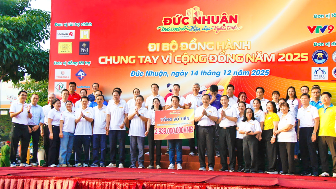 Chương trình đi bộ đồng hành với chủ đề “Đức Nhuận nghĩa tình, chung tay vì cộng đồng”  vận động được gần 4 tỉ đồng chăm lo cho người dân khó khăn