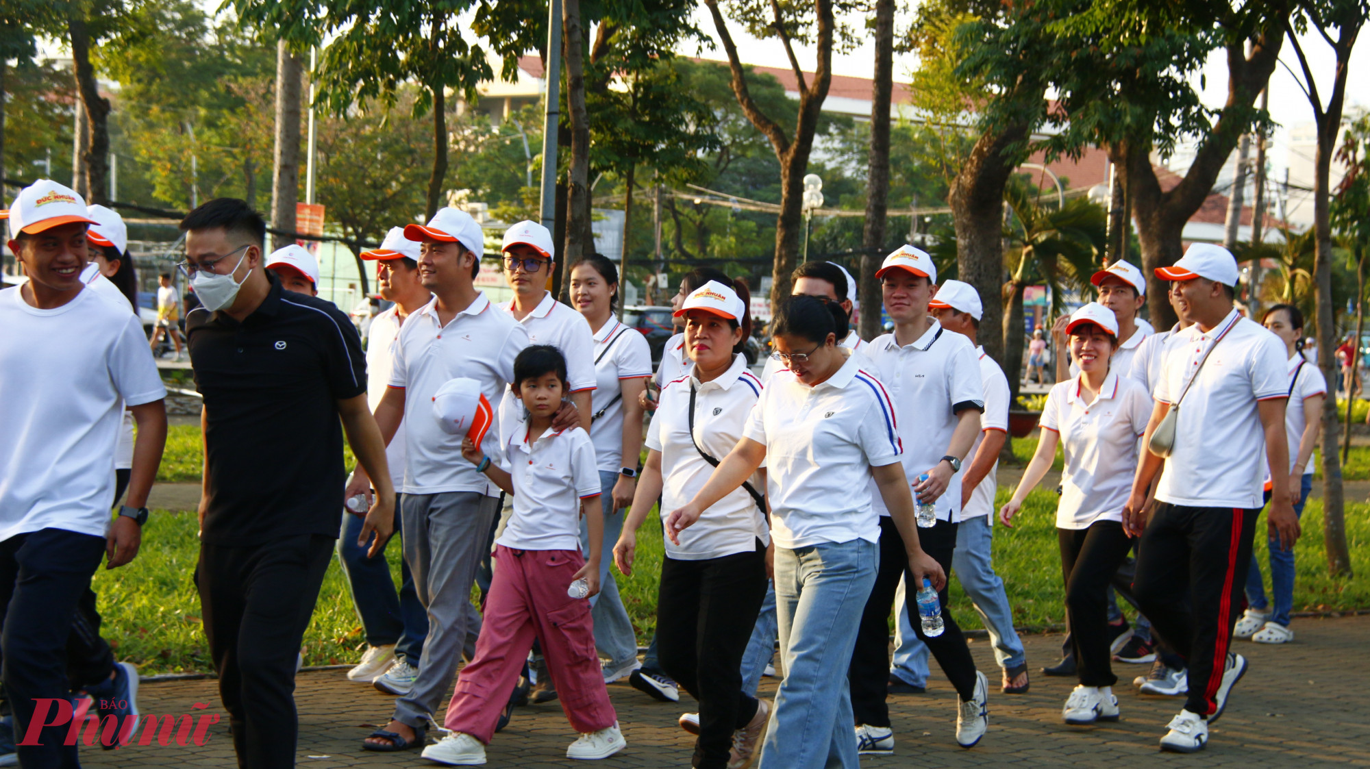Cuộc đi bộ được tổ chức tại Công viên Gia Định với lộ trình 2,7 km qua các tuyến đường Hoàng Minh Giám - đường Đào Duy Anh - đường Hồ Văn Huê - đường Nguyễn Kiệm - đường Đặng Văn Sâm. 