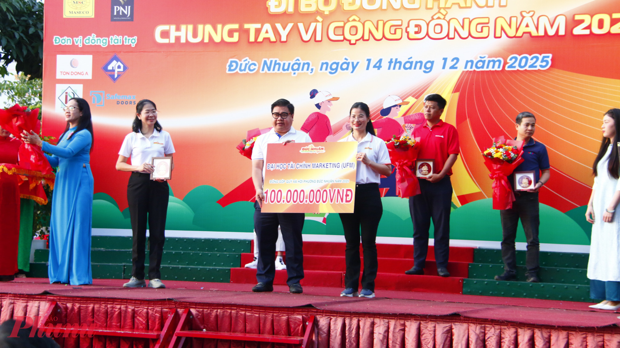 Bà Nguyễn Thị Thanh Thảo cho hay, số tiền này sẽ được phường sử dụng cho mục đích an sinh xã hội, tập trung hỗ trợ các hoàn cảnh khó khăn, cơ nhỡ yếu thế; trao học bổng tiếp sức đến trường cho các em học sinh. Đồng thời, chăm lo cho người già, người có hoàn cảnh neo đơn; xây dựng sửa chữa nhà tình nghĩa, nhà tình thương; trao phương tiện sinh kế cho hộ cận nghèo...