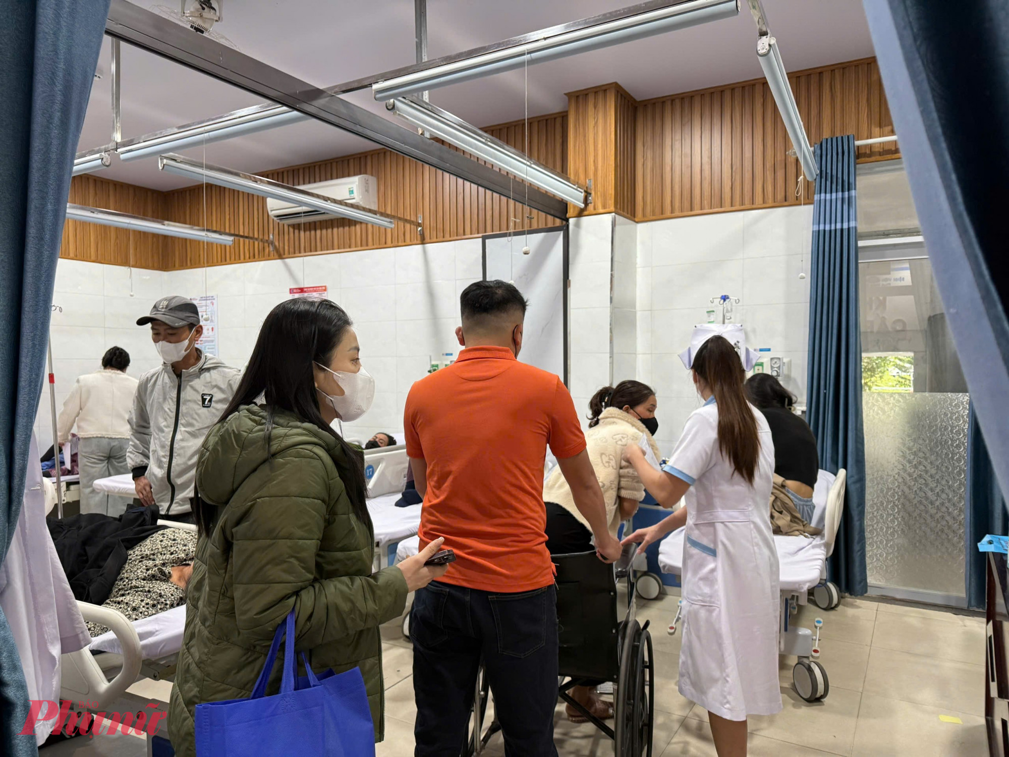 Số lượng ca bệnh nhập viện cấp cứu do ngộ độc nghi do ăn bánh mì ở tiệm Hồng Vân tiếp tục tăng.