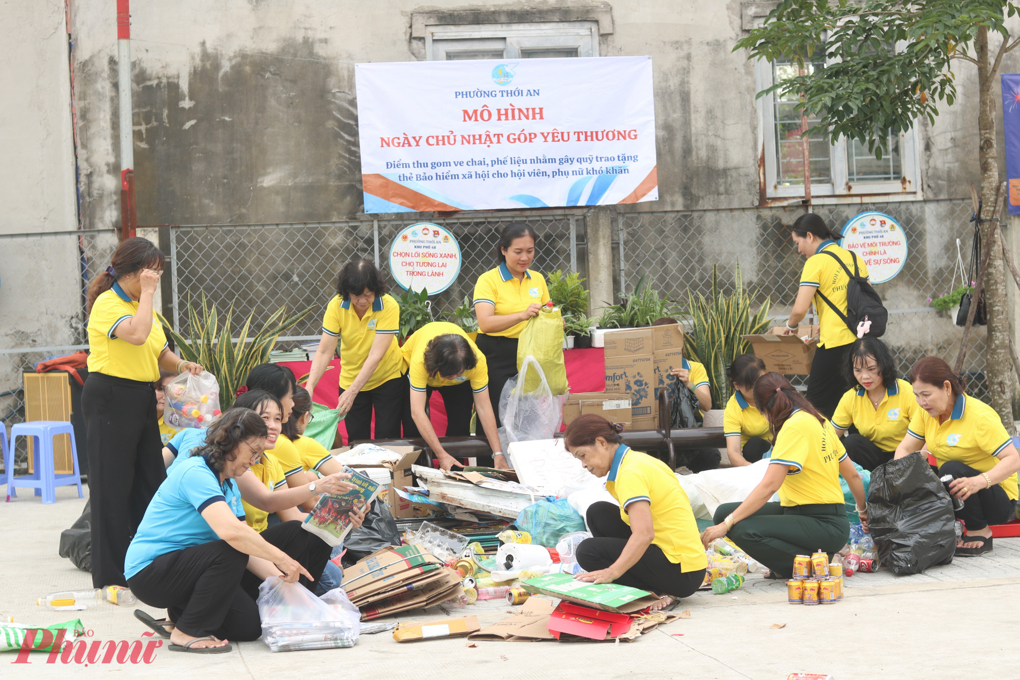 Chủ Nhật này, Hội LHPN phường Thới An tổ chức thu gom, phân loại phế liệu tại công viên khu phố 48 - Ảnh: Mẫn Nhi
