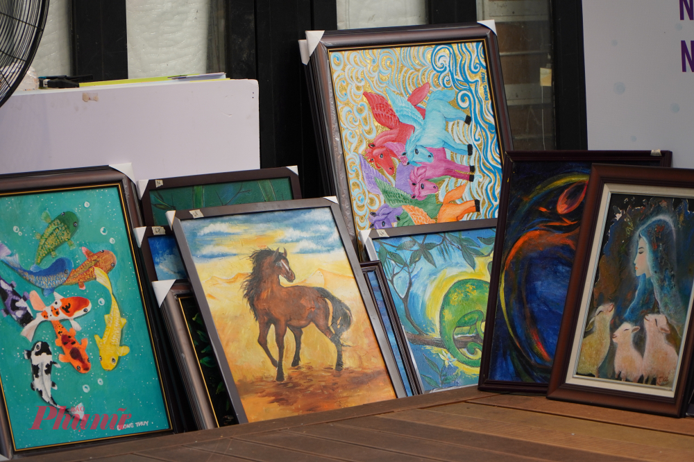 Các tác phẩm của lớp Âm Thanh Hội Họa được trưng bày tại triển lãm “Âm thanh sắc màu”