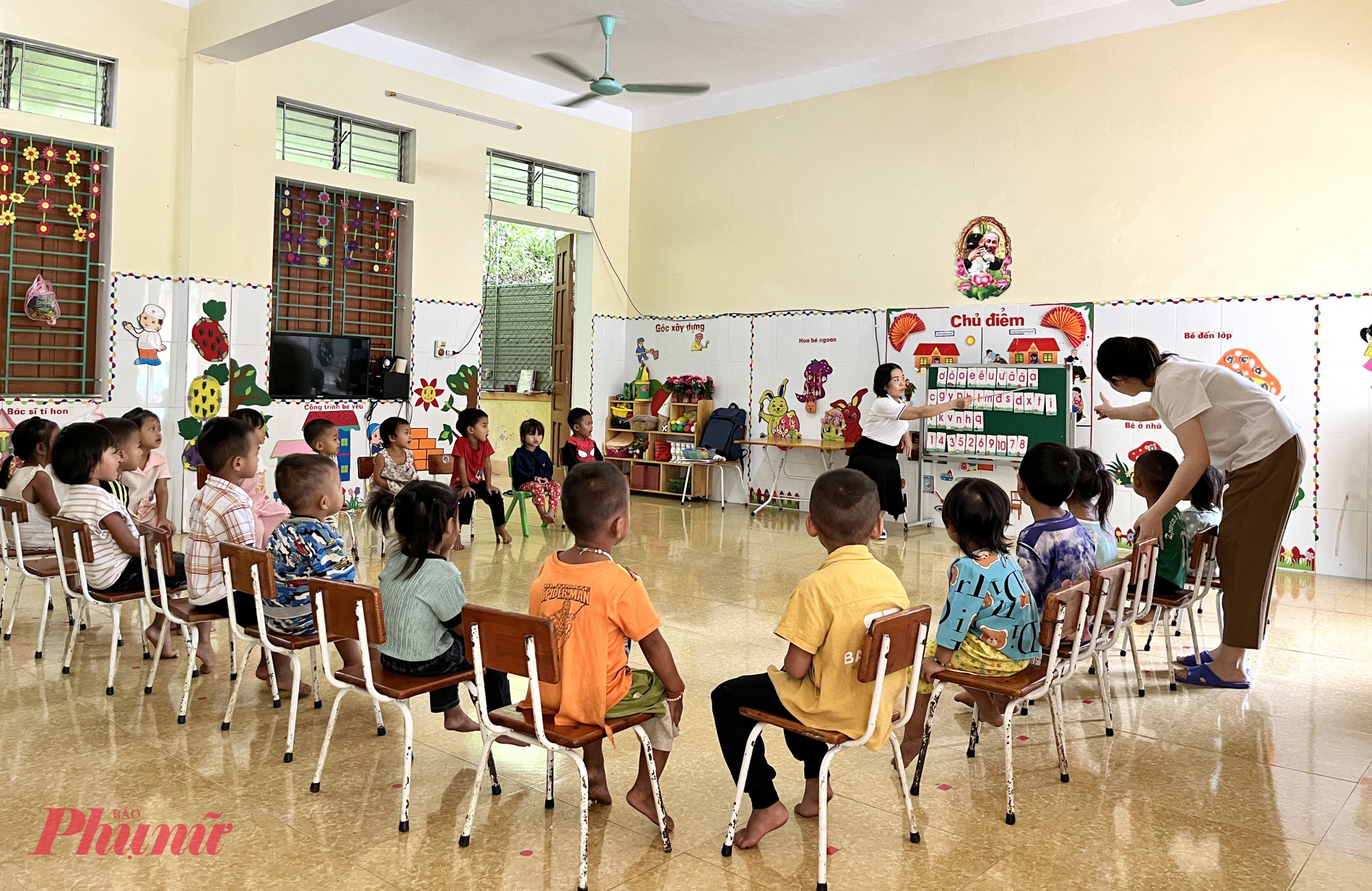 Giáo viên ở một trường mầm non vùng cao tỉnh Nghệ An