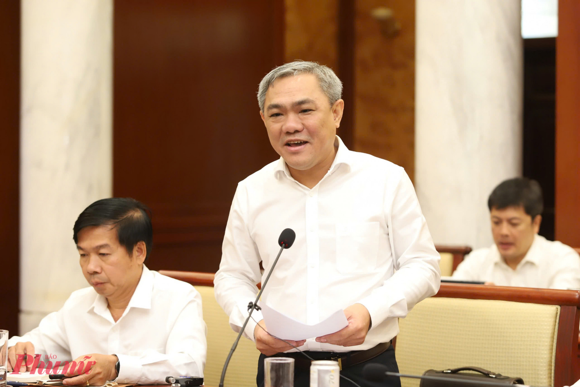 Bí thư Thành ủy TPHCM xúc động trước những việc “rất nhỏ” vì người dân Ông Huỳnh Văn Hồng Ngọc - Bí thư Đảng ủy phường Hạnh Thông phát biểu ý kiến tại phiêm thảo luận tổ - Ảnh: Thanh Tâm