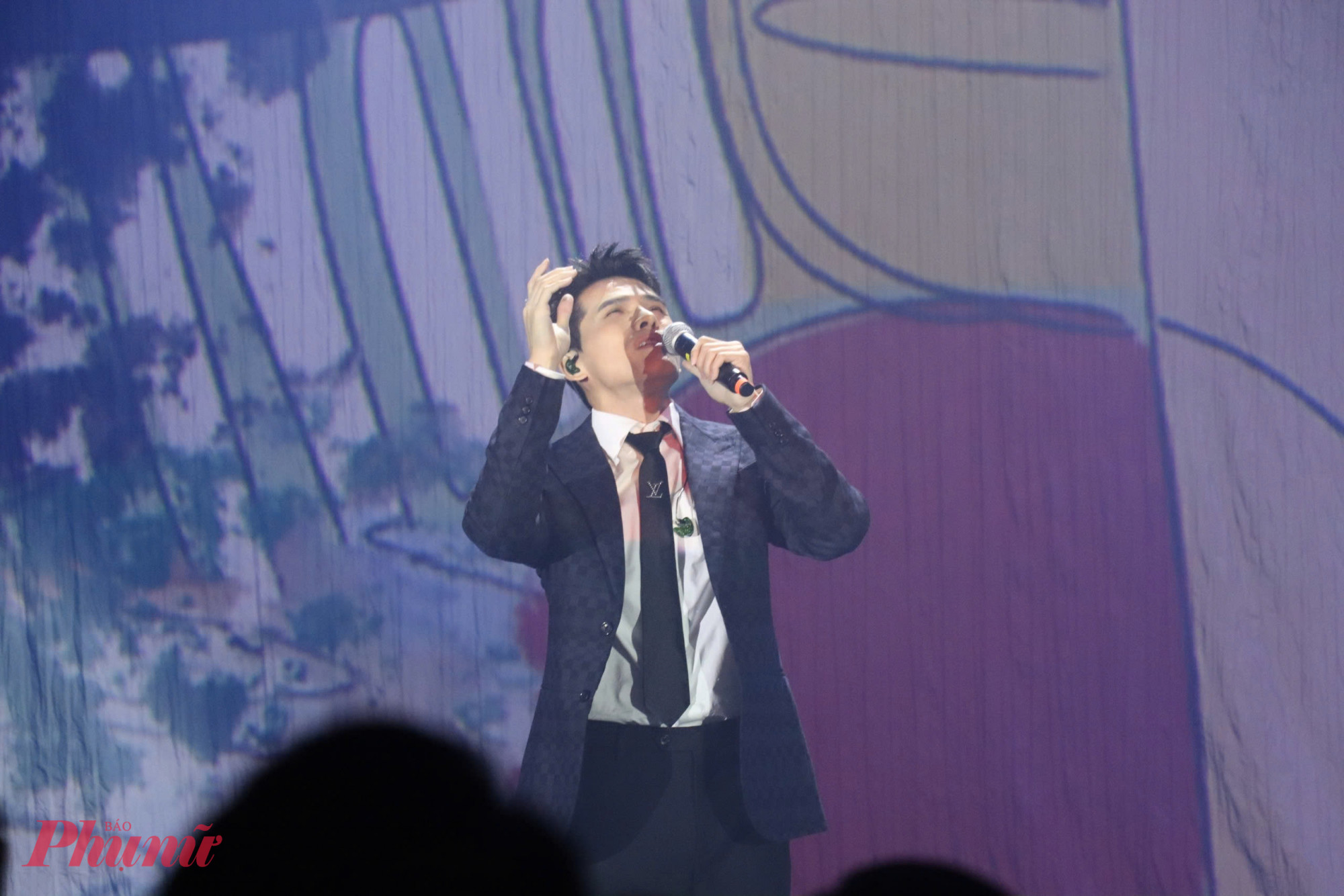 Phần trình diễn của ca sĩ Quốc Thiên được nhiều khán giả ủng hộ