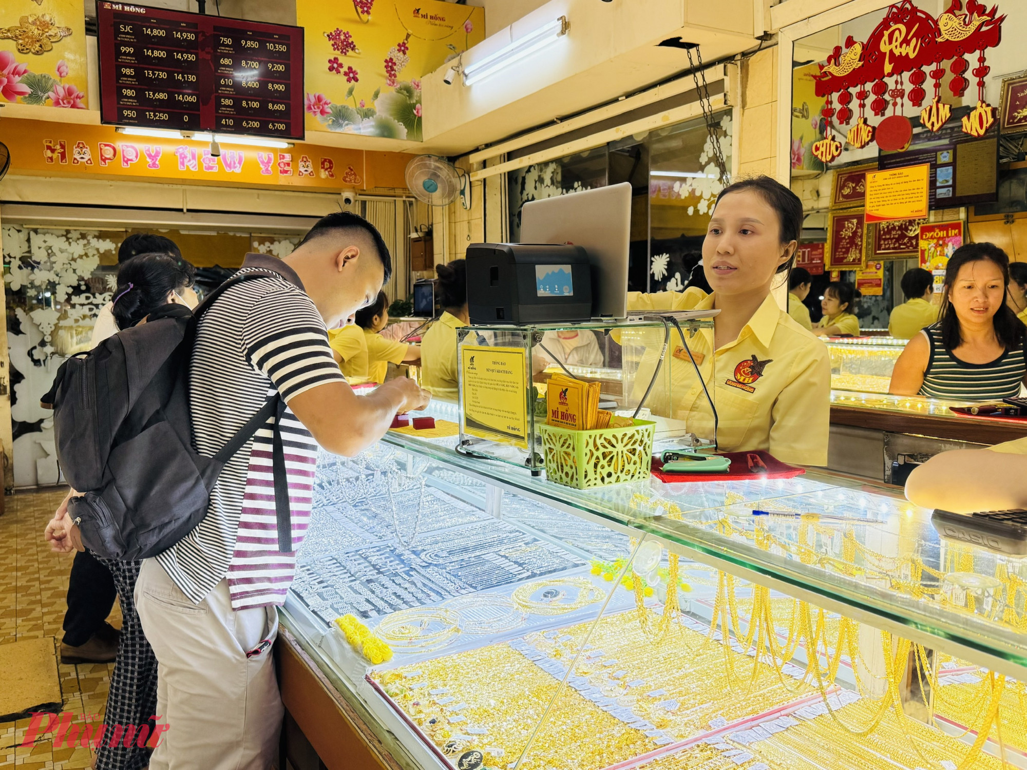 Giá vàng lập đỉnh lịch sử mới nhưng nhu cầu mua vàng của người dân vẫn tăng - Ảnh: Thanh Hoa