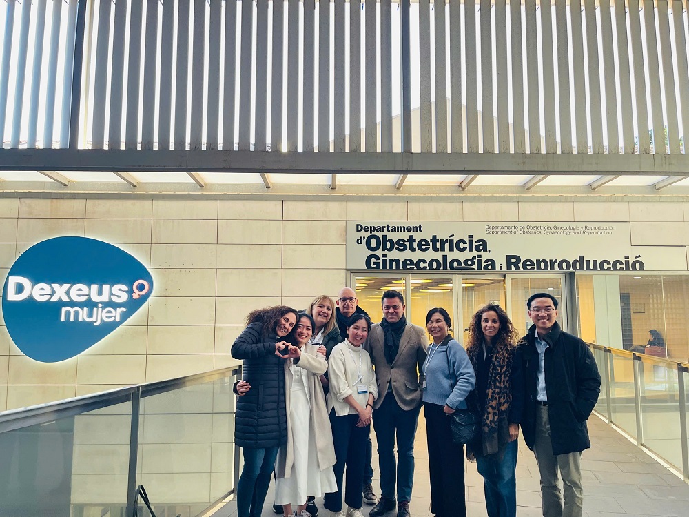 Đoàn chuyên gia cấp cao của Trung tâm siêu âm chuyên sâu Mỹ Đức tham quan và trao đổi chuyên môn tại bệnh viện Đại học Dexeus - Tây Ban Nha - Ảnh: MDU