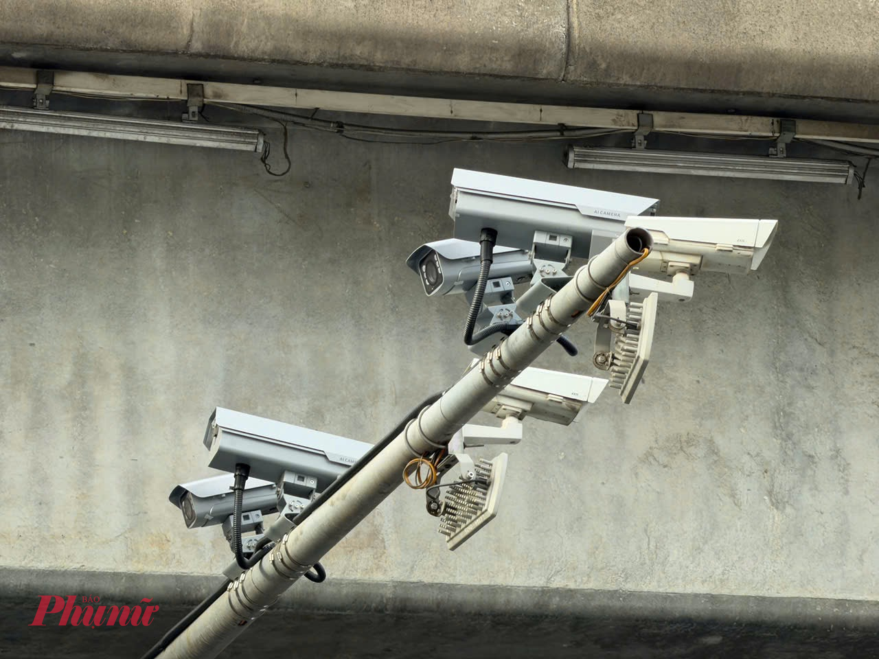 Đây cũng là ngày làm việc đầu tuần đầu tiên kể từ khi Hà Nội đưa vào vận hành hệ thống 1.837 camera AI trên các tuyến phố.