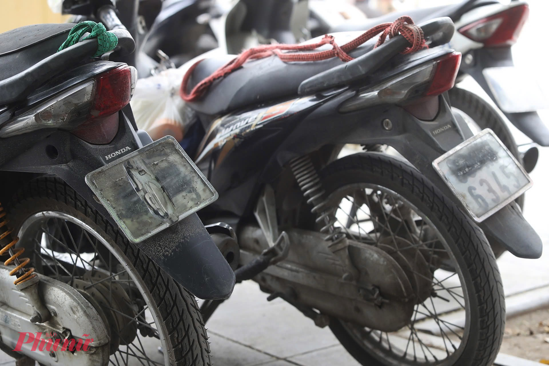 Các tài xế vi phạm nêu nhiều lý do để giải thích cho hành vi của mình, nhưng đều thừa nhận che biển kiểm soát vì lo ngại phạt nguội.