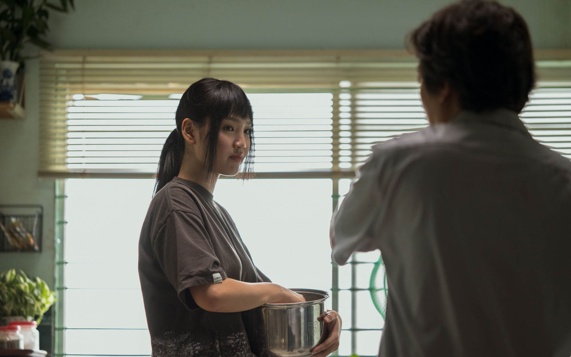 Người đẹp có tạo hình cá tính, phù hợp với tuổi teen của mình ngoài đời 