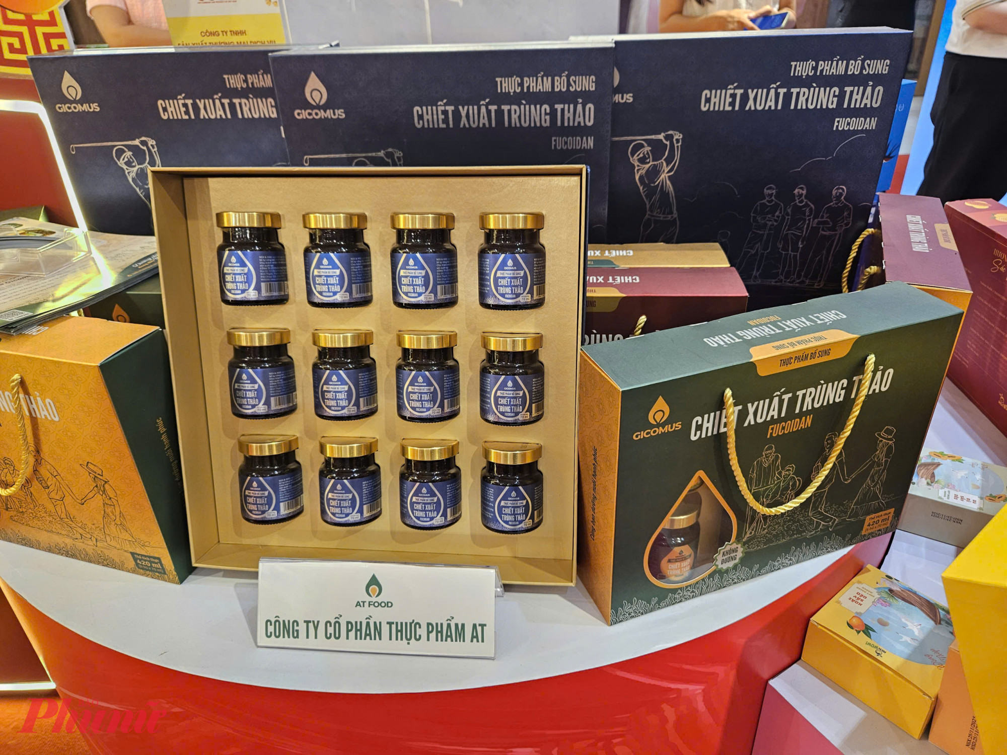 Một số mẫu giỏ quà tết được chào bán tại sự kiện 