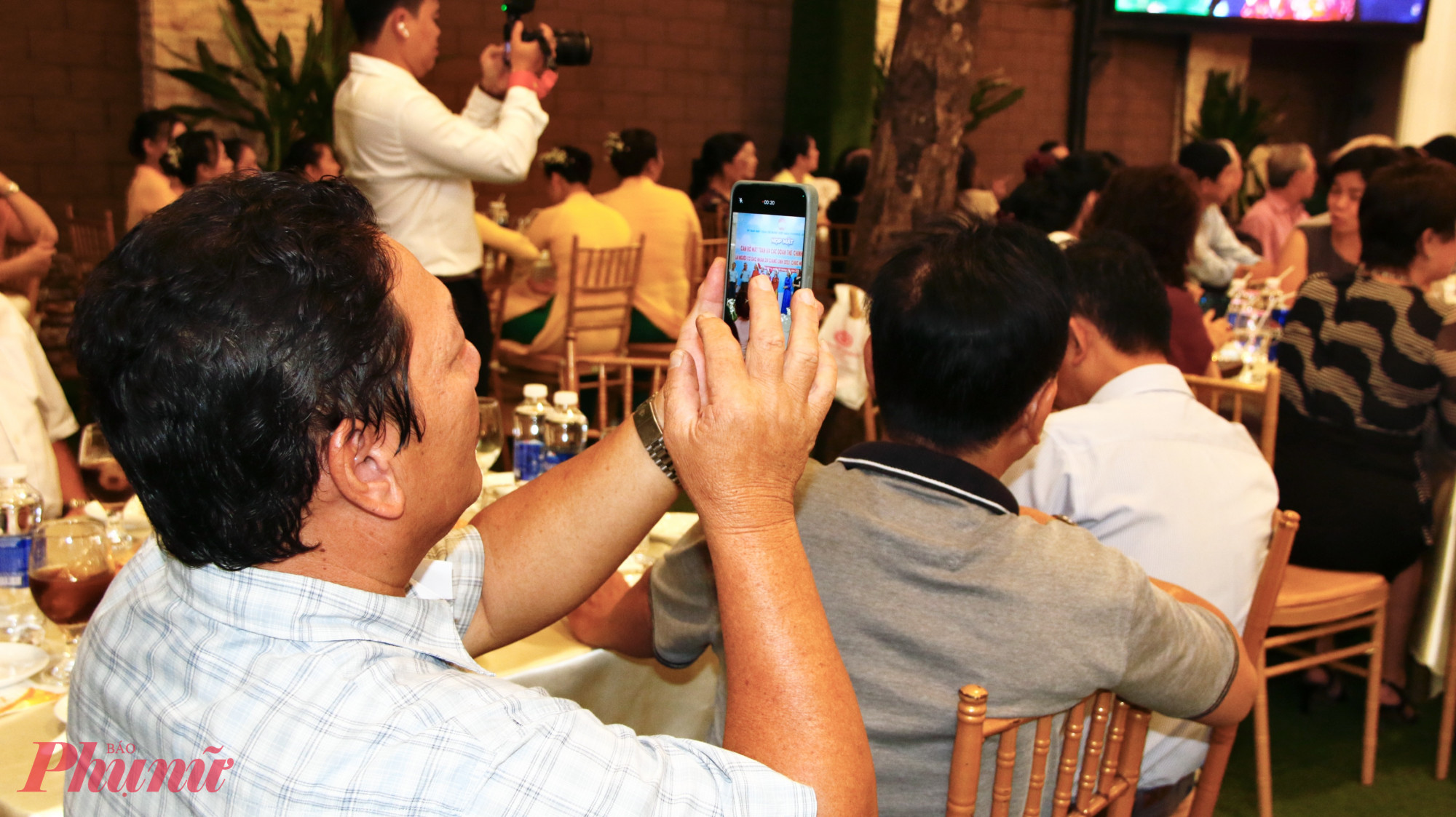 Lưu lại những khoảnh khắc kỷ niệm