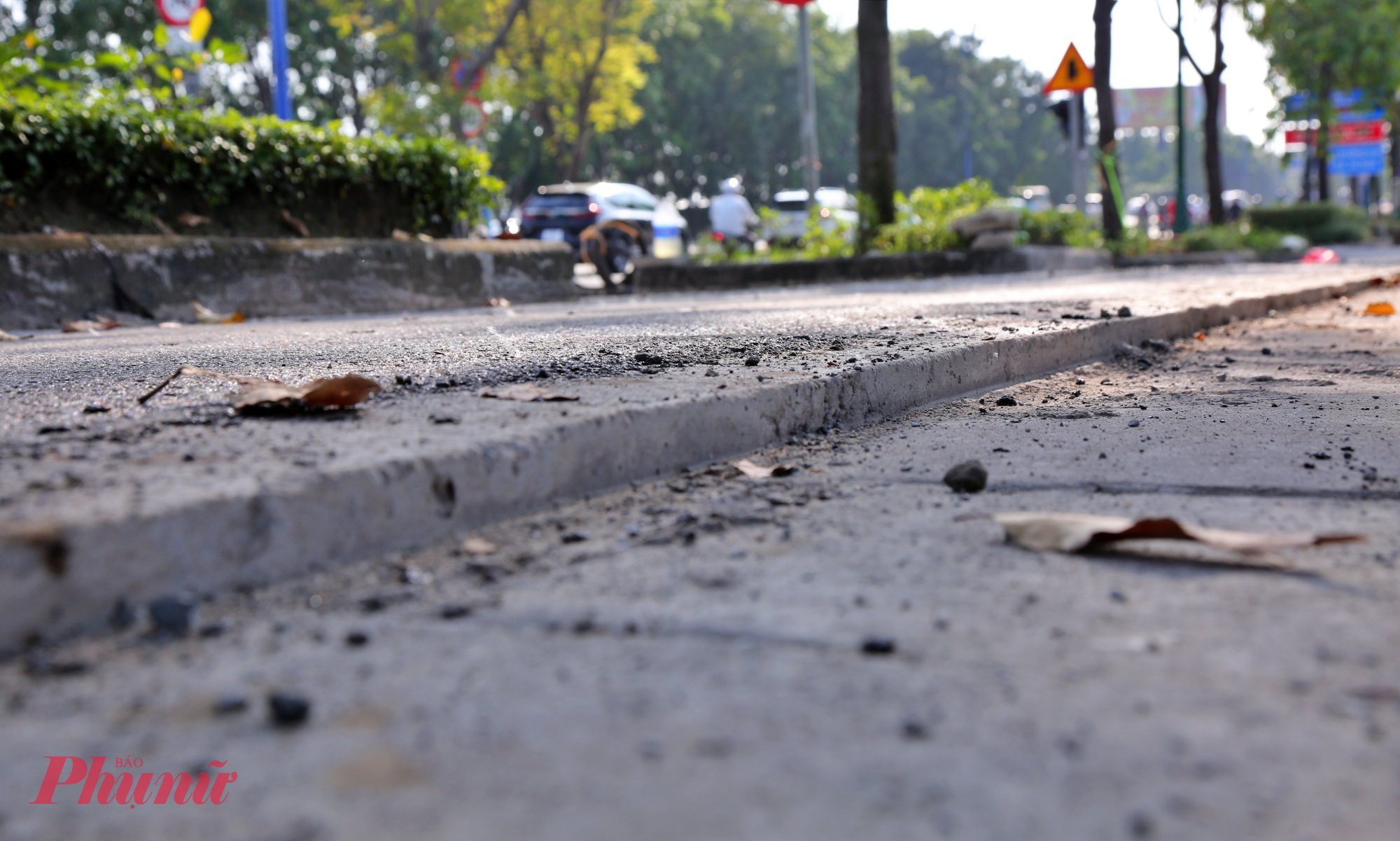 Phần lề của làn xe đạp cơ bản đã hoàn thiện sau khi cắt gọt.