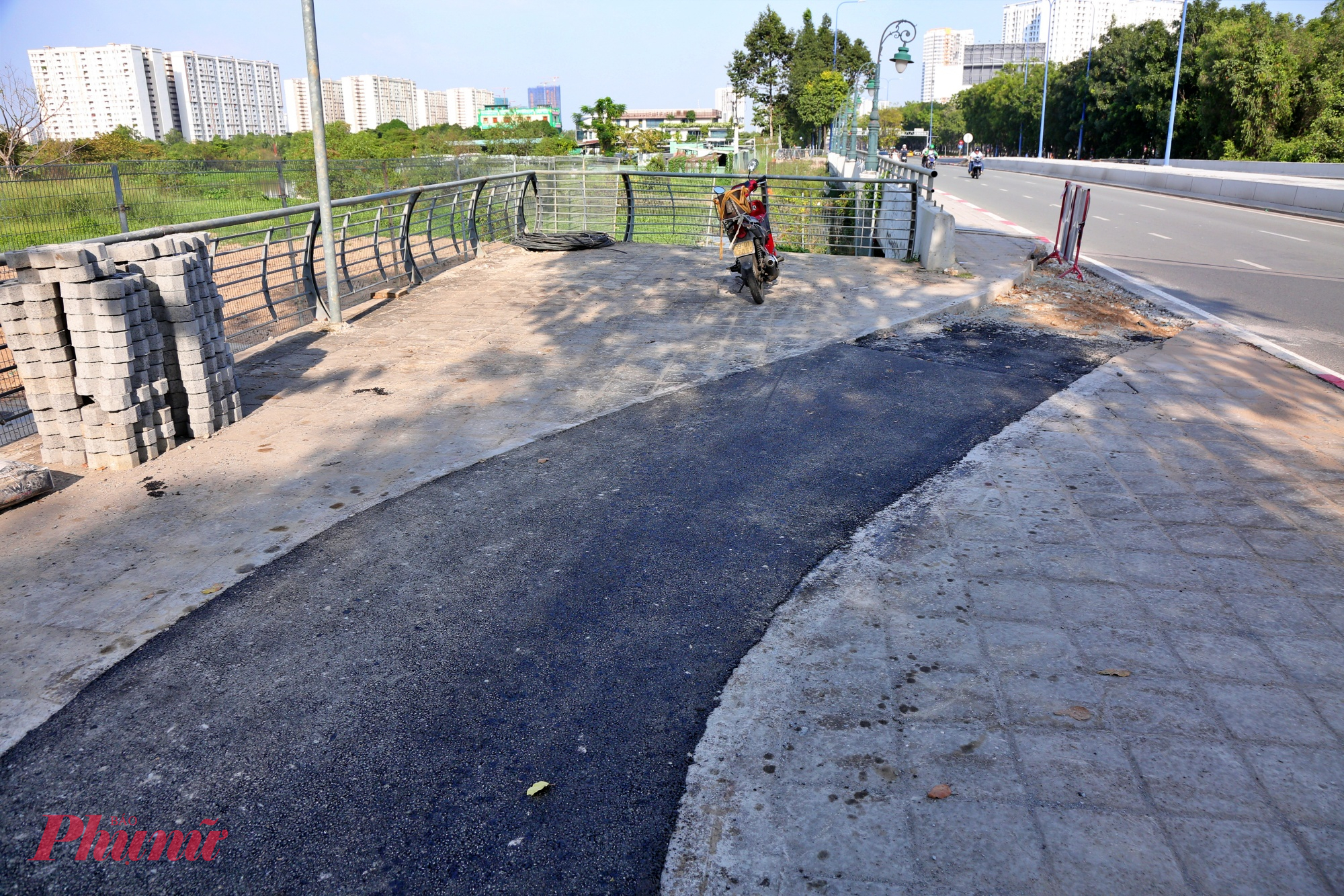 Độ dốc dọc tối đa của tuyến là 4%, phù hợp với đặc thù di chuyển bằng xe đạp.