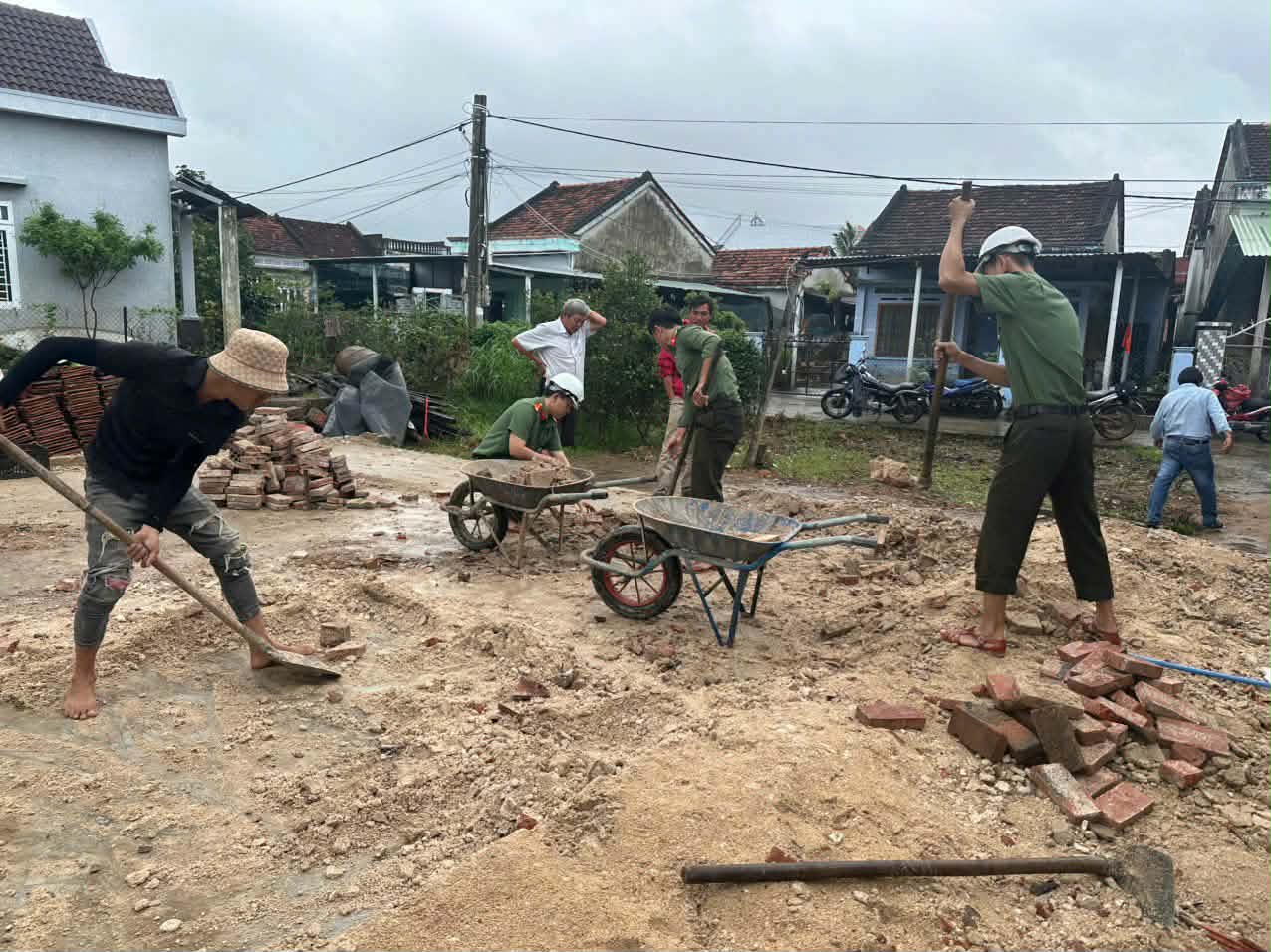 Công an tỉnh Đắk Lắk đã tiếp tục tăng cường 140 cán bộ, chiến sĩ để thực hiện Chiến dịch Quang Trung - Ảnh: S.Đ.