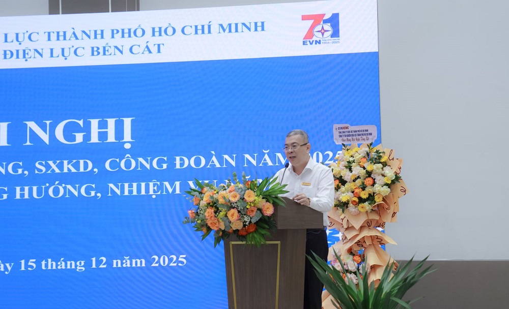 Ông Nguyễn Văn Thanh ghi nhận những kết quả trong năm đầu hoạt động của đơn vị - Ảnh: EVNHCMC