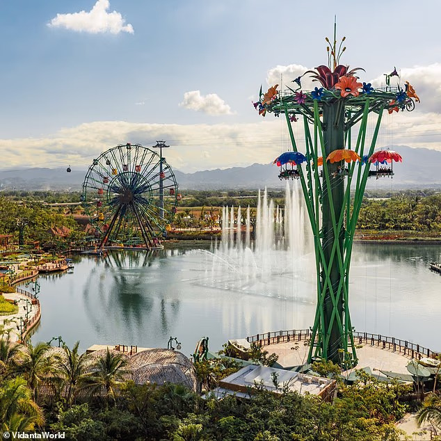 Du khách có thể tham gia các trò chơi cảm giác mạnh tại đây