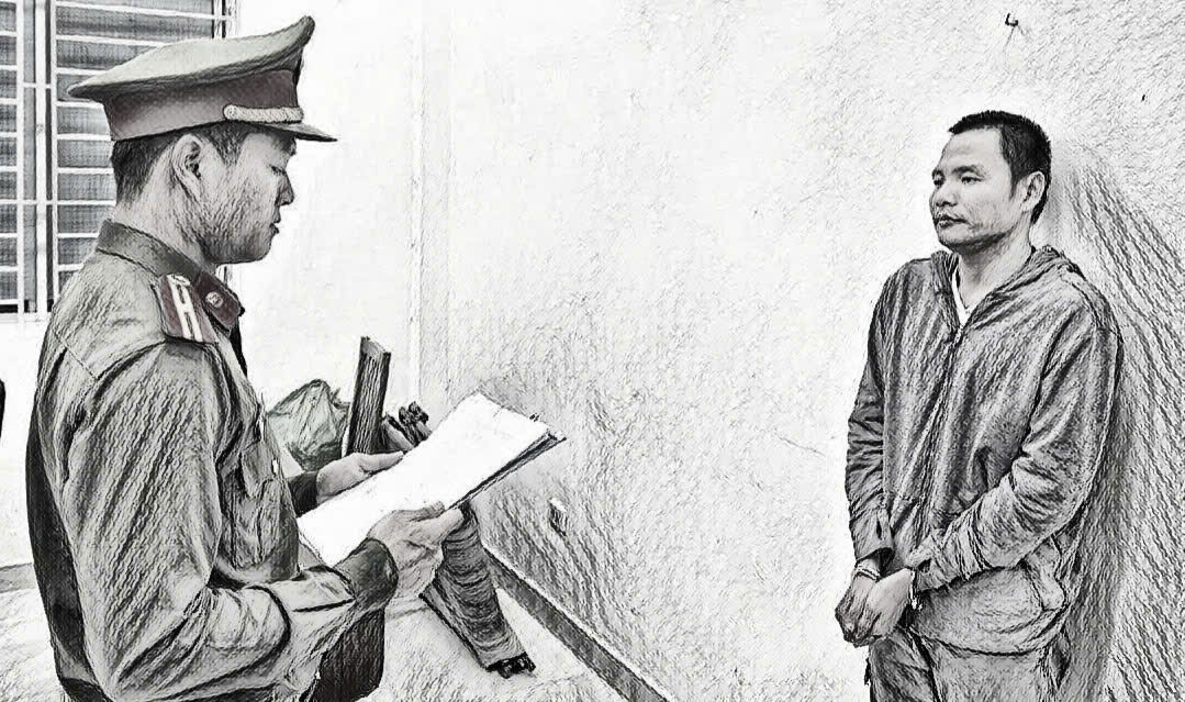 Cơ quan điều tra đọc lệnh khởi tố bị can_Ảnh: Công an Đà Nẵng.