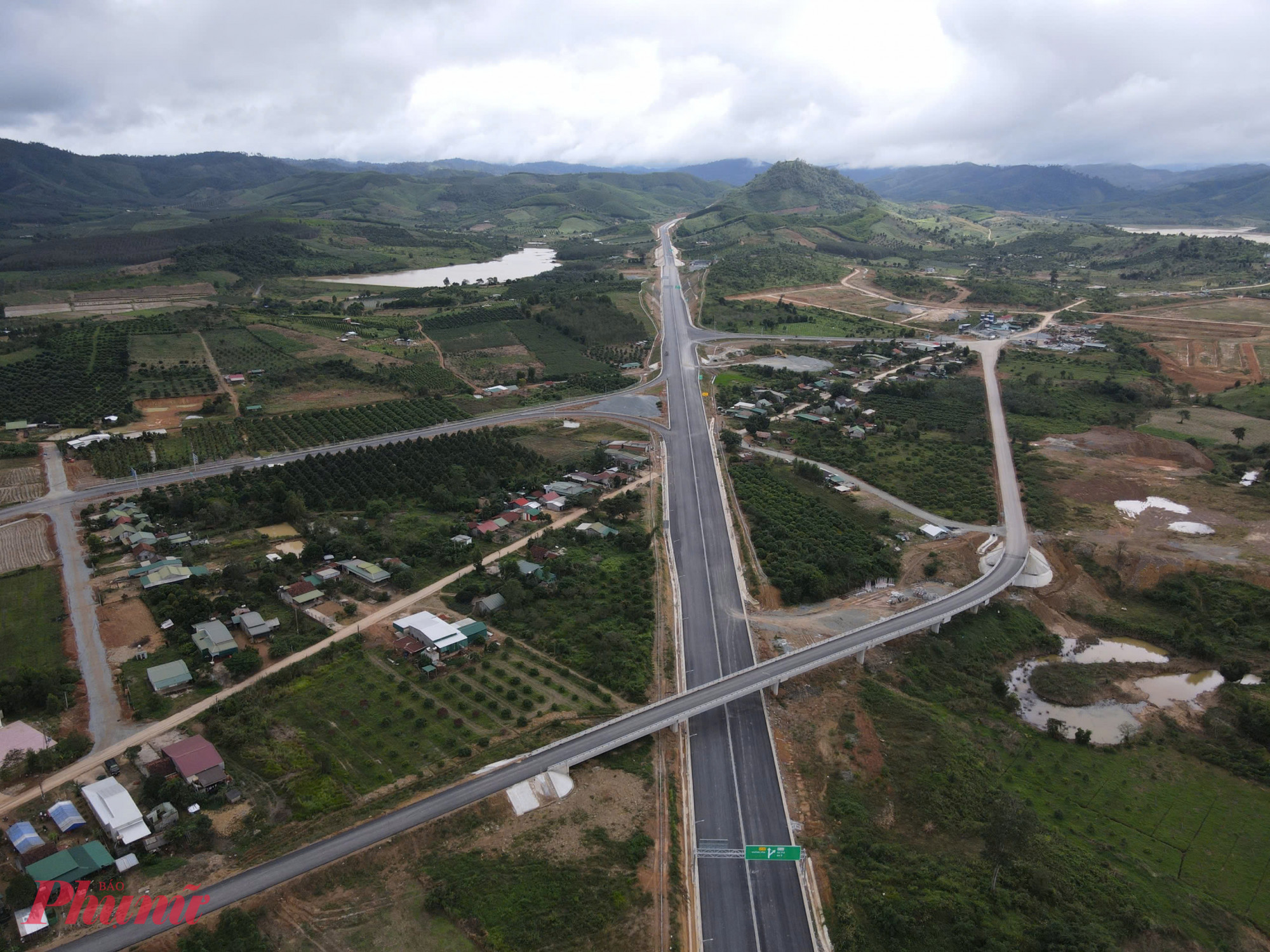 Dự án cao tốc Khánh Hòa – Buôn Ma Thuột giai đoạn 1 có tổng mức đầu tư 21.935 tỉ đồng, tổng chiều dài khoảng 116,577km. Dự án được chia thành 3 dự án thành phần, trong đó dự án thành phần 3 dài khoảng 48,09km, tổng mức đầu tư hơn 6.165 tỉ đồng, do UBND tỉnh Đắk Lắk làm chủ đầu tư.