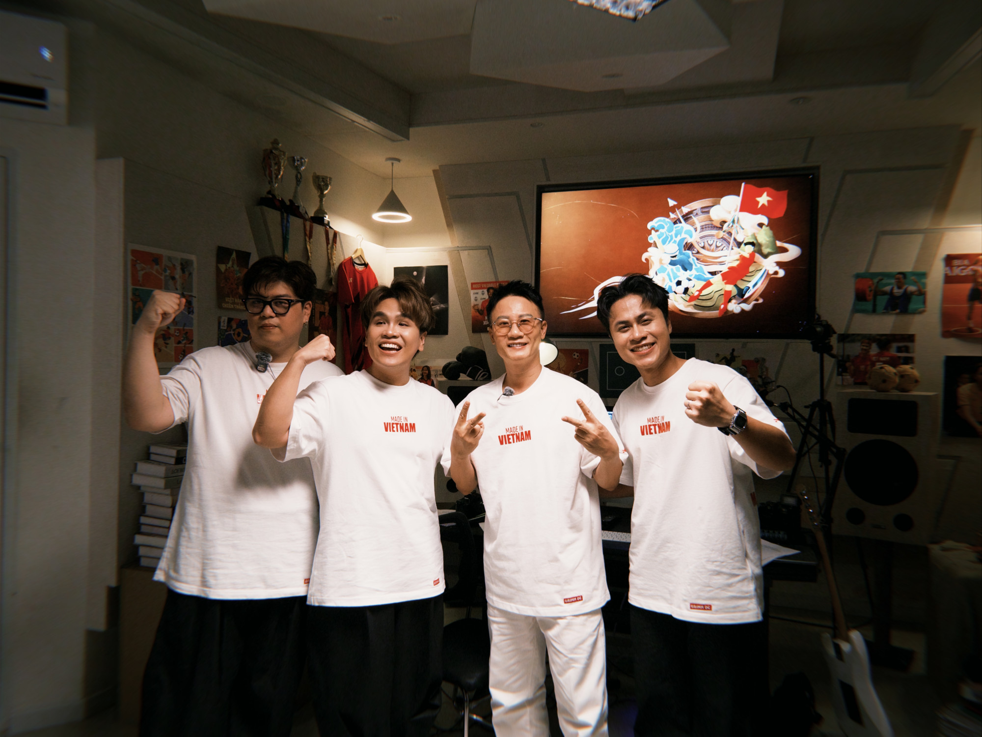 Nhóm DTAP và ca sĩ Hoàng Bách