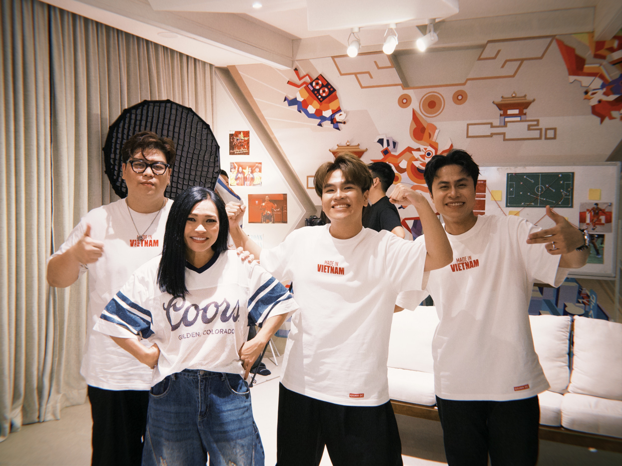 Ca sĩ Phương Thanh và các thành viên trong nhóm DTAP: 