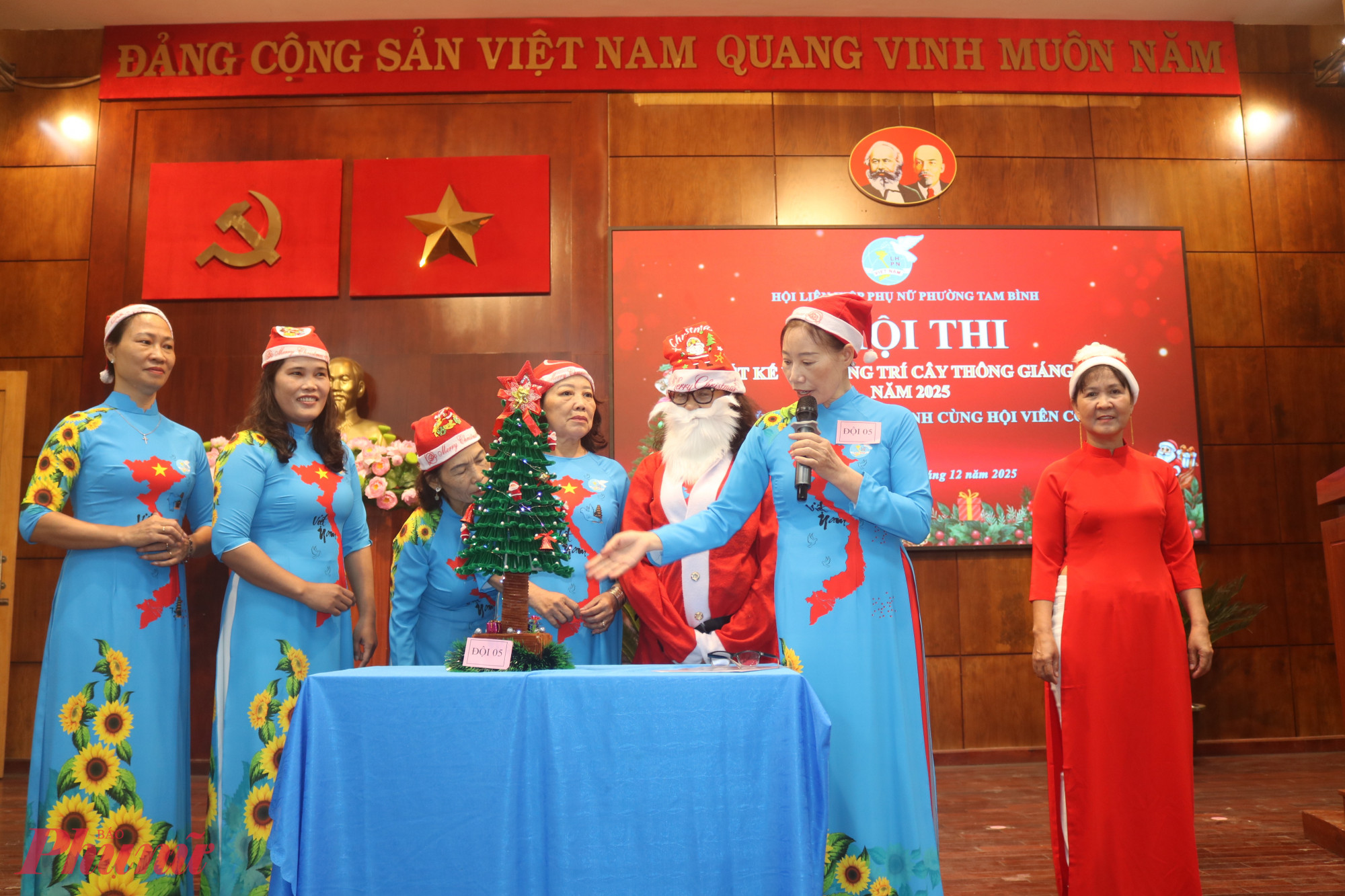 Các đội thuyết trình về ý tưởng, chủ đề và điểm đặc sắc của sảm phẩm dự thi - Ảnh: Mẫn Nhi