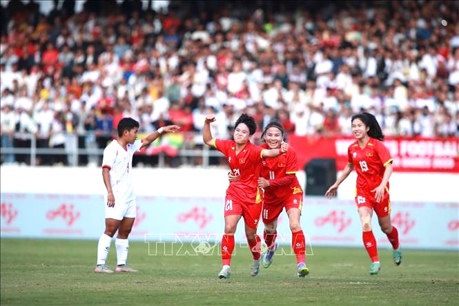 Đội tuyển bóng đá nữ Việt Nam bước vào trận chung kết với lợi thế tinh thần sau chiến thắng 5 - 0 trước Indonesia ở bán kết - Ảnh: TTXVN