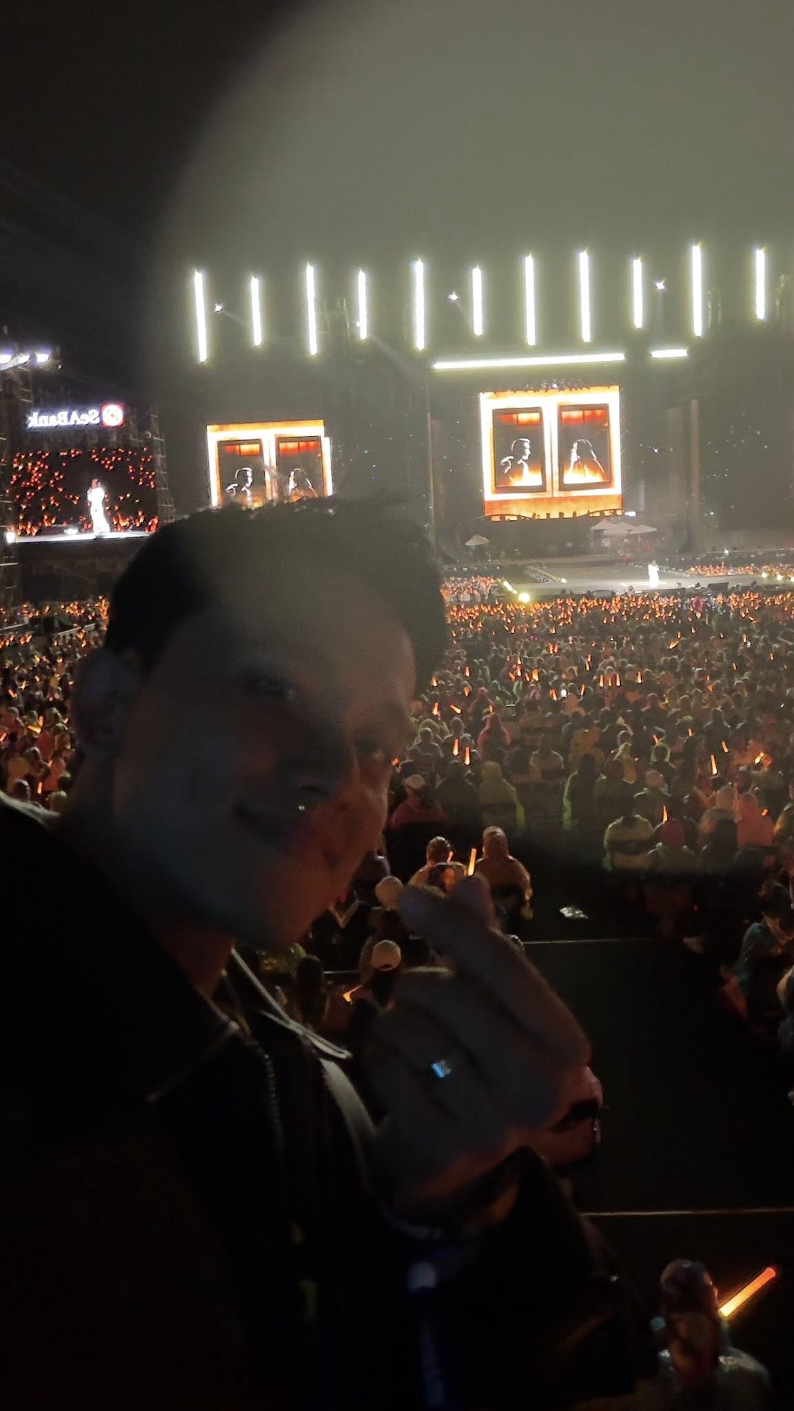 Mai Tài Phến chia sẻ hình ảnh xem concert của Mỹ Tâm tại Hà Nội vừa qua