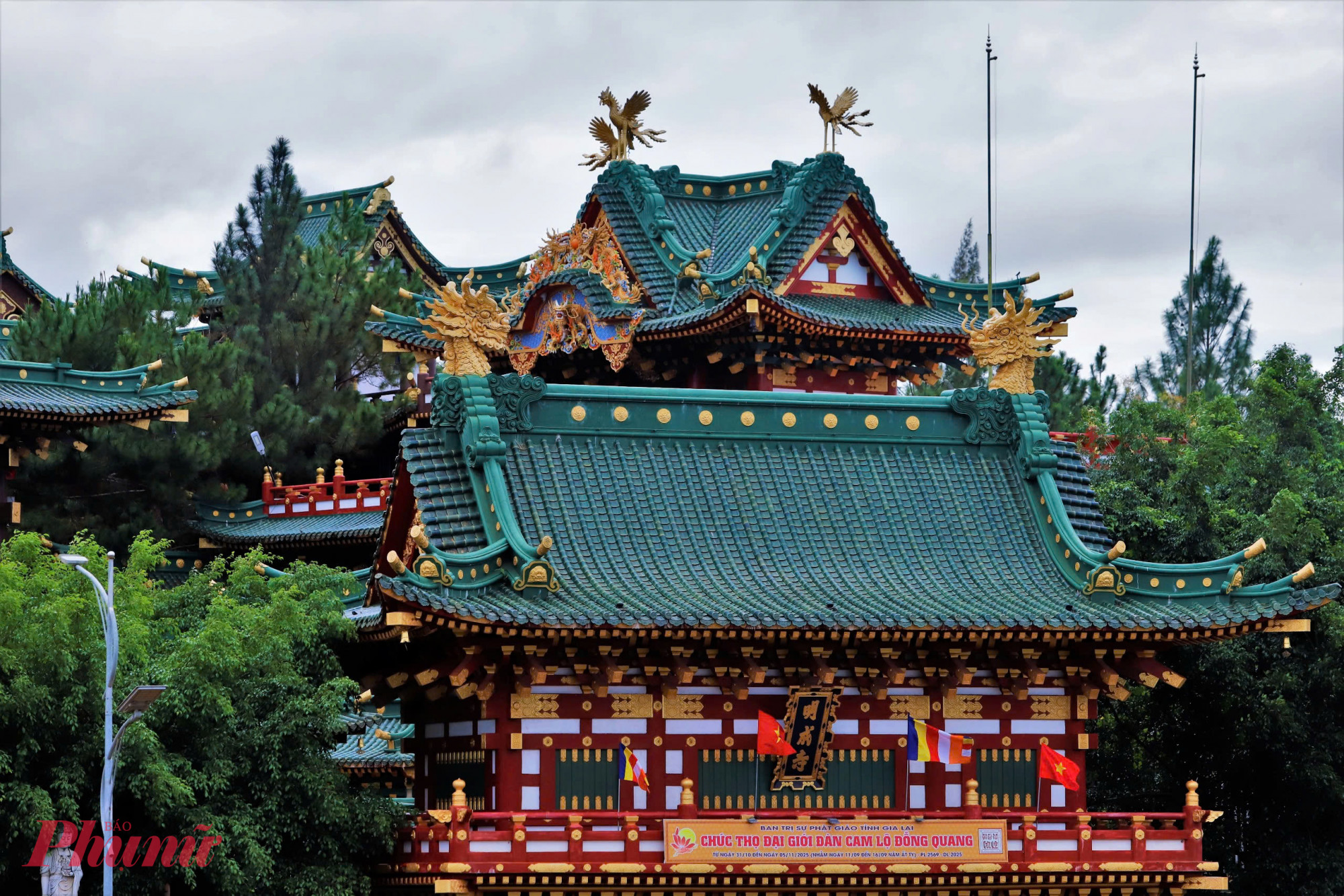 Nhìn từ trên cao, chùa Minh Thành trông như một cung điện tâm linh bề thế.