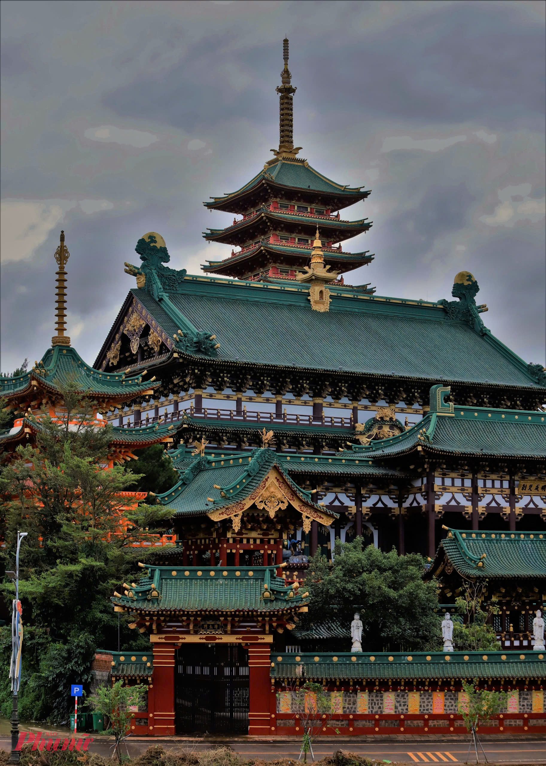 Sau nhiều lần trùng tu, đến nay chùa Minh Thành Pleiku đã khoác lên mình diện máo mới, đẹp hơn, khang trang hơn rất nhiều, trở thành điểm đến du lịch văn hóa tâm linh thu hút du khách gần xa.