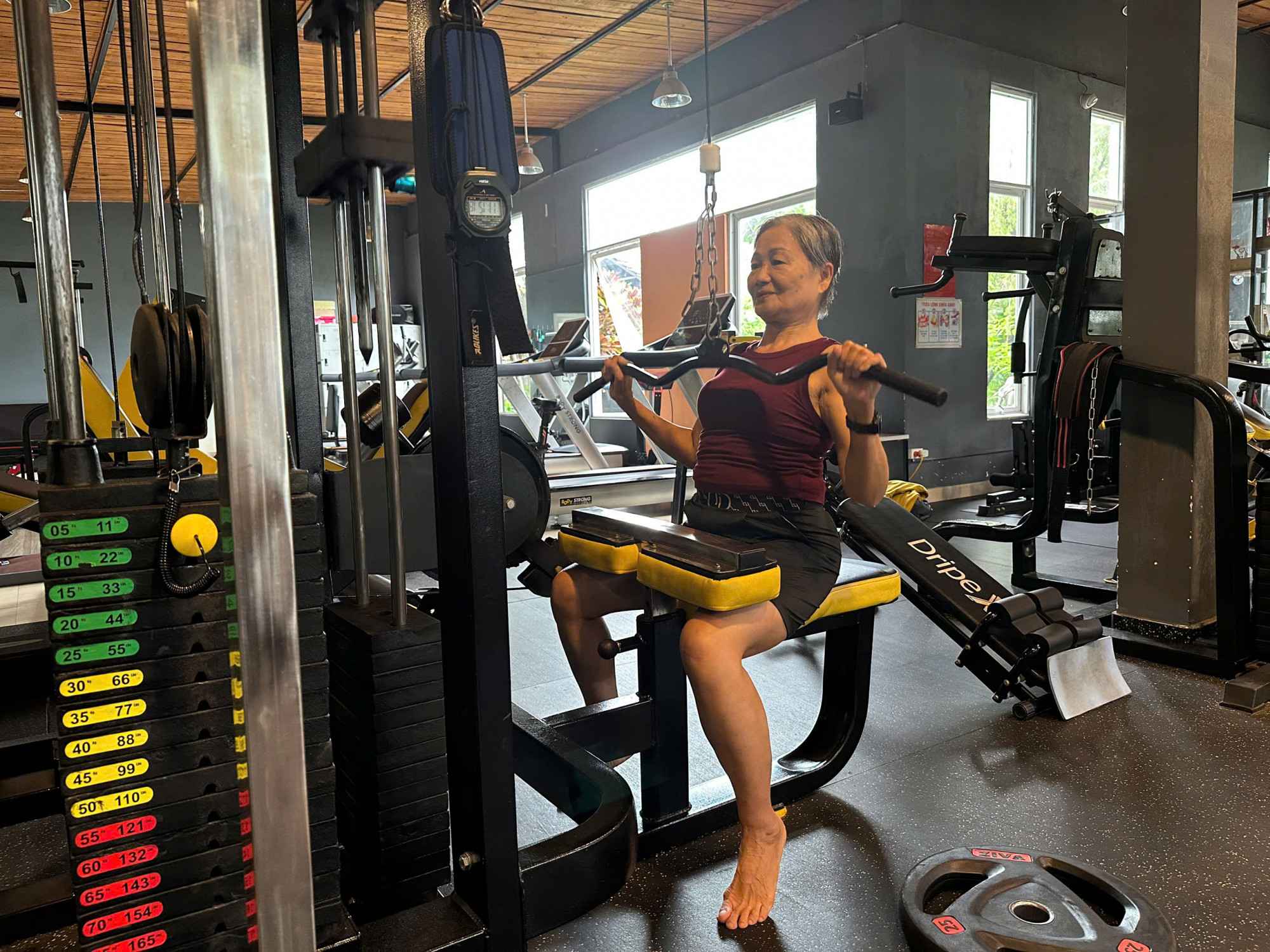 Bà Ma Thị Bắc kiên trì luyện tập mỗi ngày - Ảnh: M.C.