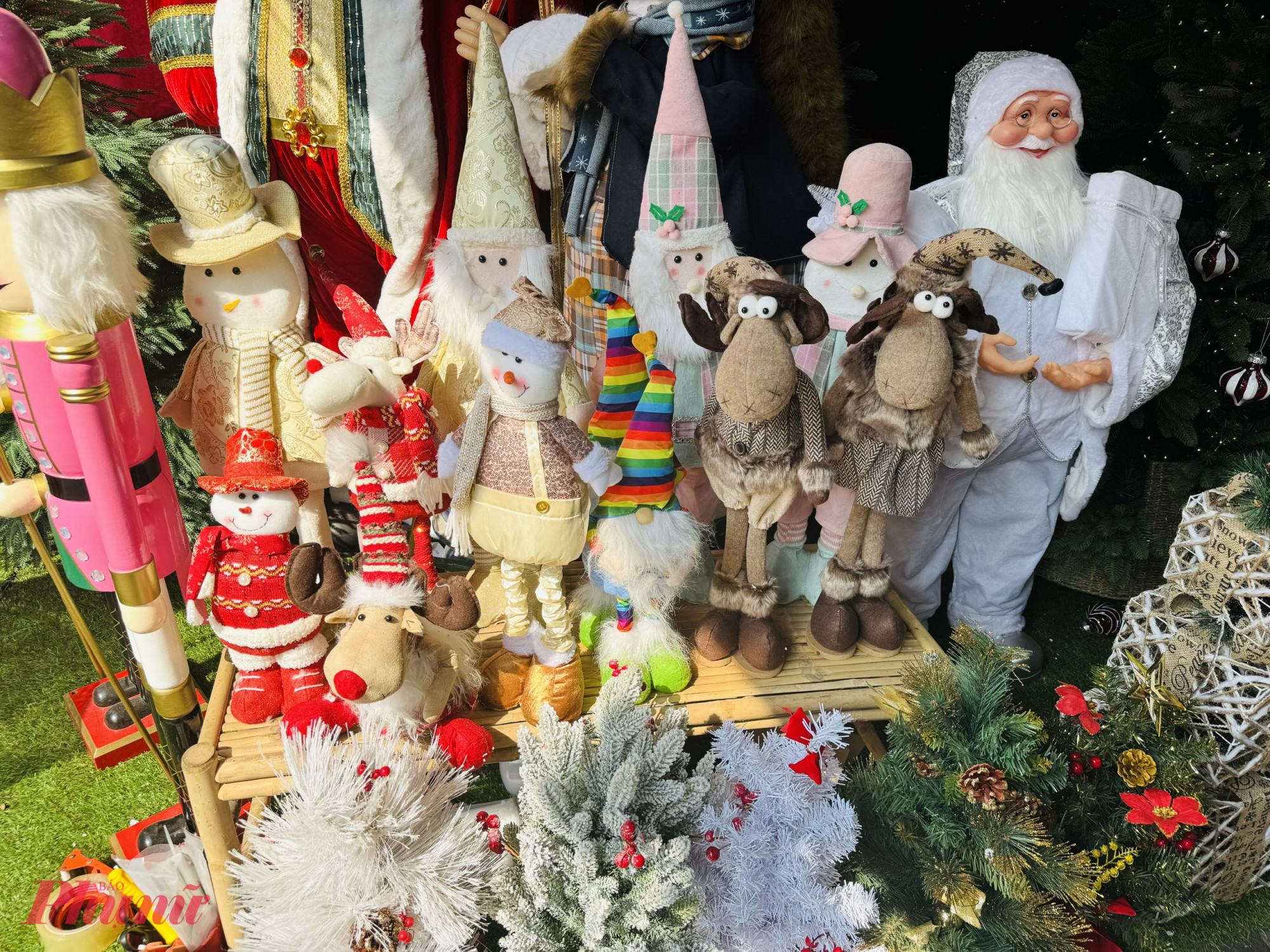 Xu hướng trang trí phong cách Bắc Âu (Scandinavian), vật liệu sản phẩm sẽ theo xu hướng tự nhiên như len, vải thô, gỗ, thủ công