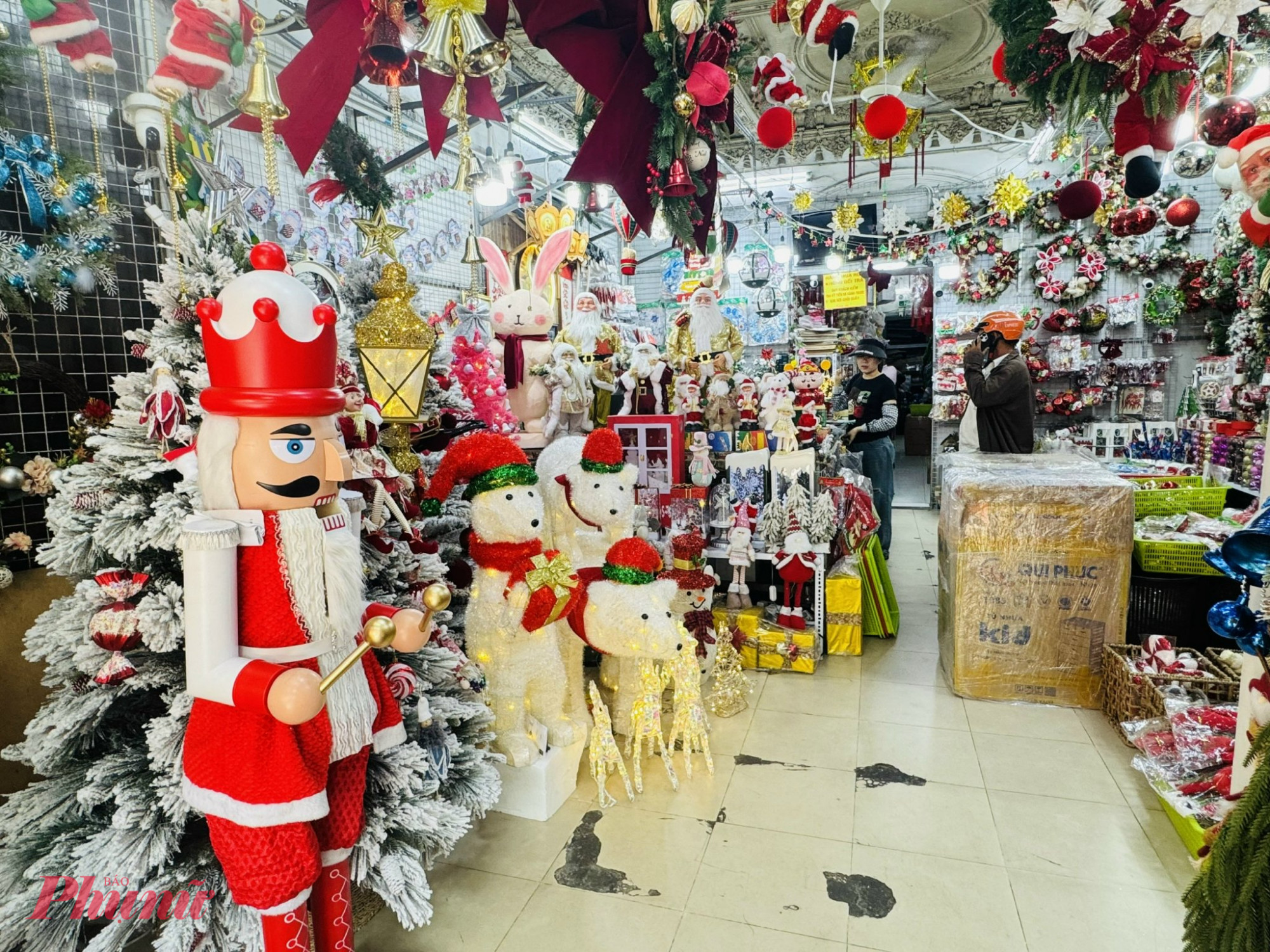 Sản phẩm chú lính chì này khá ít cửa hàng bày bán, mức giá khoảng 2,4 triệu đồng/sản phẩm nhưng sản phẩm dành cho phân khúc khách hàng cao cấp hoặc phân khúc khách hàng là nhà hàng, quán bar