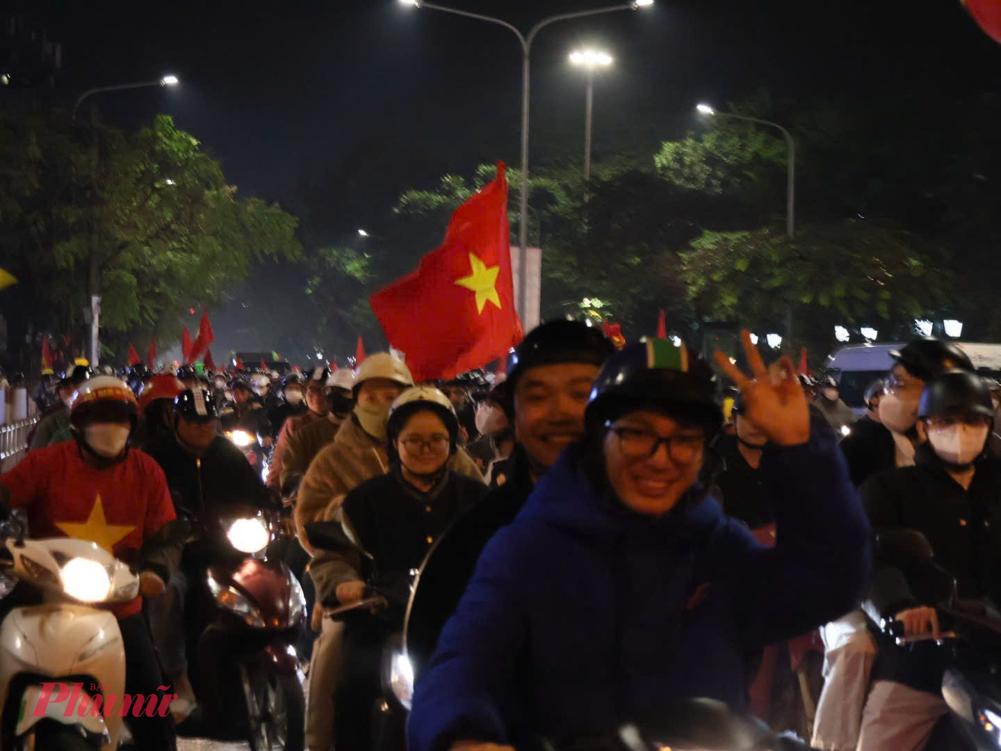 Trước đó, dù bị U22 Thái Lan dẫn trước hai bàn ngay trong hiệp 1, U22 Việt Nam vẫn kiên cường gỡ hòa, chơi đầy bản lĩnh trong hai hiệp phụ để thắng ngược 3-2 và giành HCV bóng đá nam SEA Games 33.