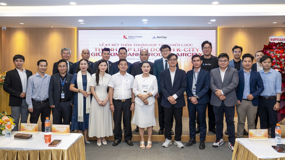 Đại diện Kim Oanh Group, AirCity và các đối tác chụp ảnh lưu niệm tại Lễ ký kết - Ảnh: Kim Oanh Group