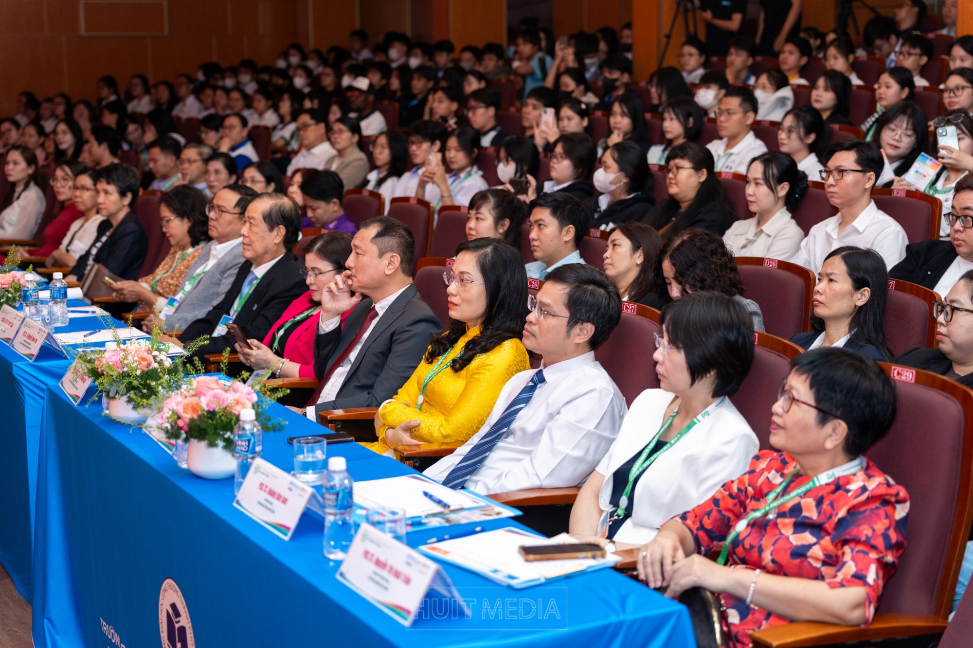 Hiệu trưởng Trường đại học Công Thương TPHCM sẽ chi một mức thưởng chung cho người lao động - Ảnh: HUIT