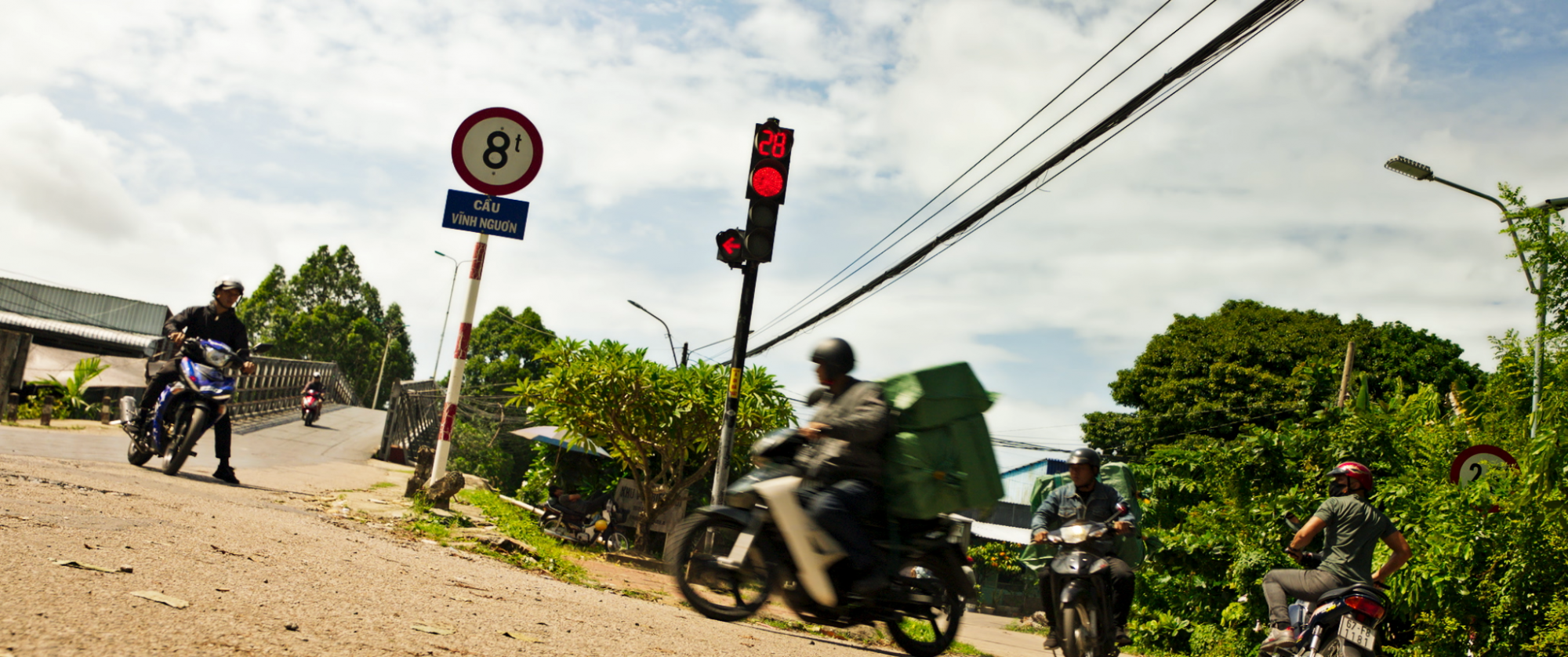 Hình ảnh buôn thuốc lá lậu trong phim 
