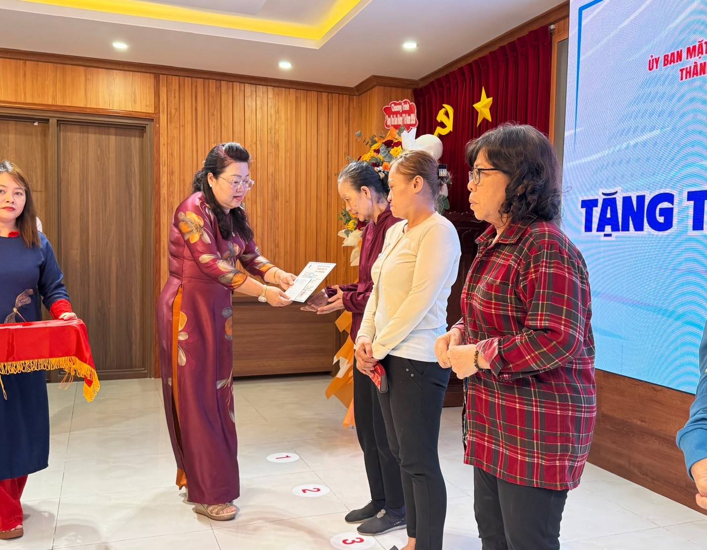 Bà Nguyễn Hồng Hạnh - Phó giám đốc BHXH TPHCM - cho biết, đây là sự sẻ chia, là niềm tin, là hy vọng để người dân khó khăn yên tâm hơn khi không may ốm đau, bệnh tật