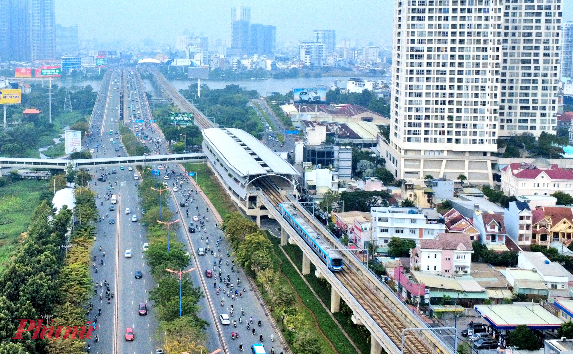 Metro số 1 sẽ tăng chuyến phục vụ Lễ Noel và Tết Dương lịch - Ảnh: Nguyễn Văn