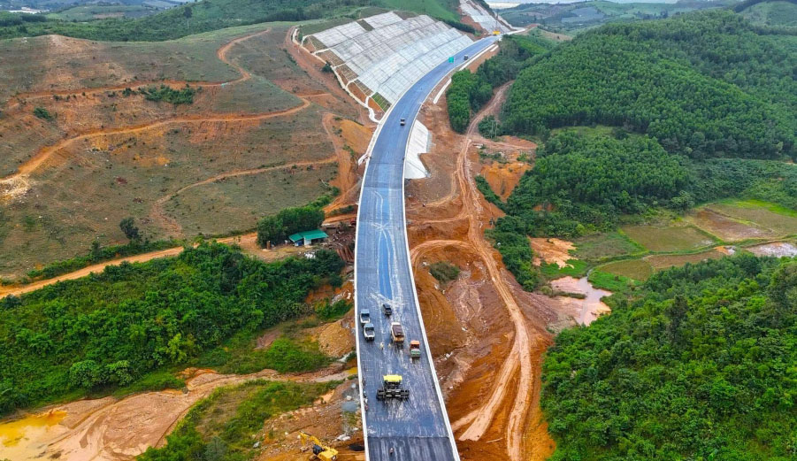Dự án đầu tư xây dựng đường bộ cao tốc Khánh Hòa – Buôn Ma Thuột giai đoạn 1 được thông xe kỹ thuật- Ảnh: HT