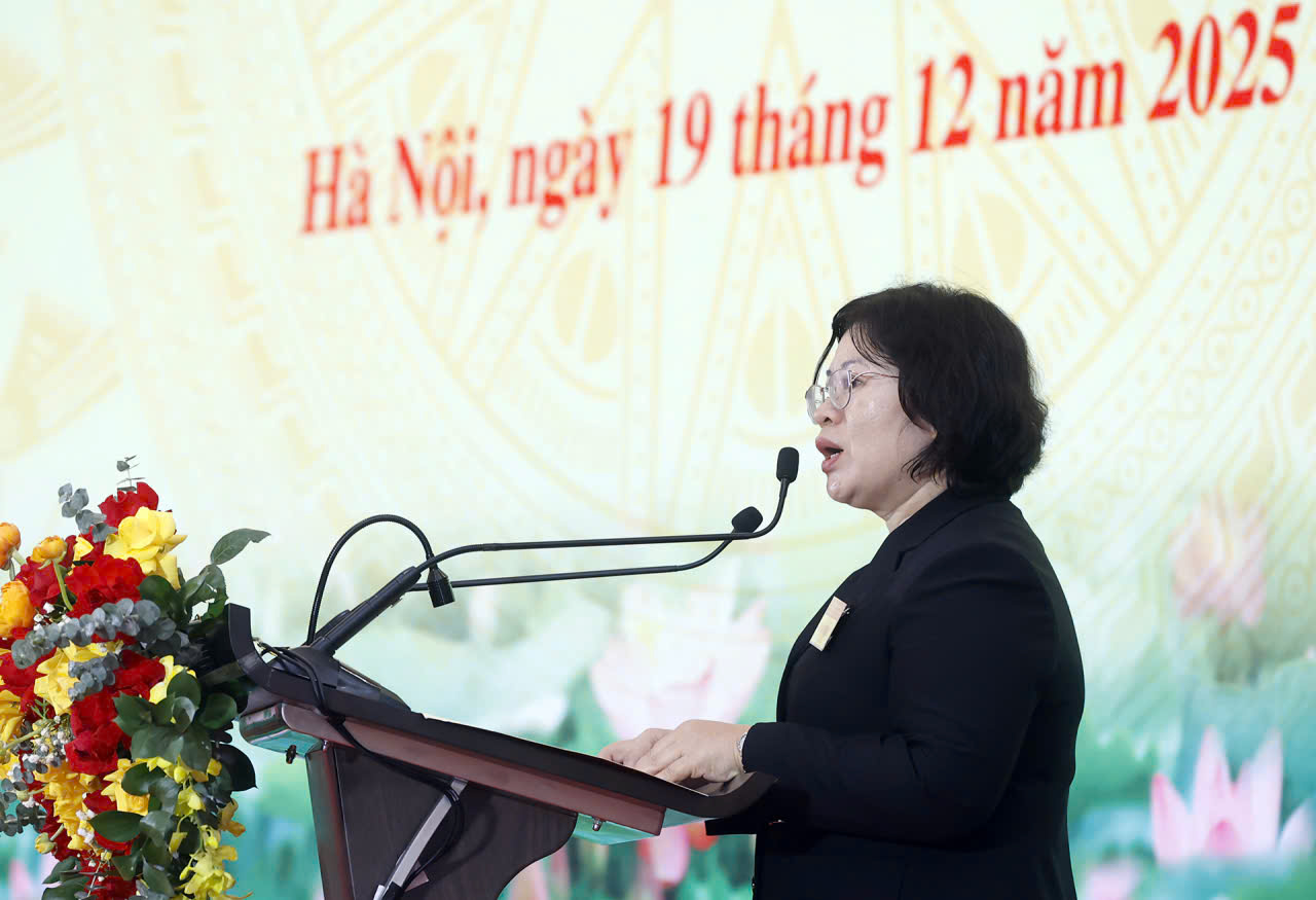 Phó Bí thư Thành ủy TPHCM Văn Thị Bạch Tuyết tham luận tại Hội nghị - ảnh: Phạm Hải