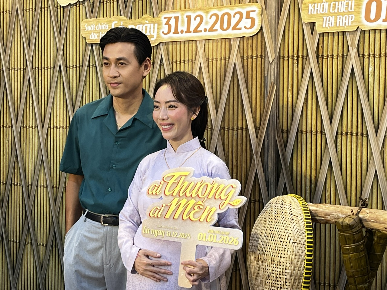 Ngọc Thuận và Thu Trang tại buổi showcase chiều 19/12