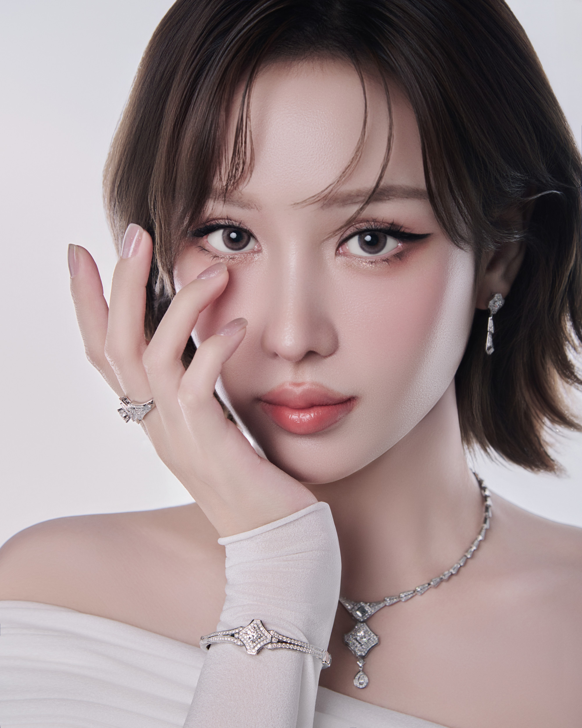 Chọn bộ trang sức PNJ Timeless Diamond như một món quà cho ngày đặc biệt, với MIN, đó là cách tự thưởng cho bản thân - Ảnh: PNJ