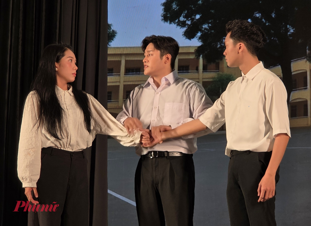 Bộ kiềng 3 chân Hằng - Lâm - Hiệp của những ngày tháng tươi đẹp tại Đại học Tổng hợp Hà Nội.