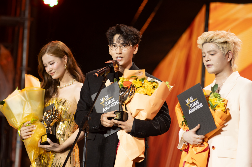 Đông Nhi - Isaac - Rhyder bày tỏ sự biết ơn khi nhận giải thưởng