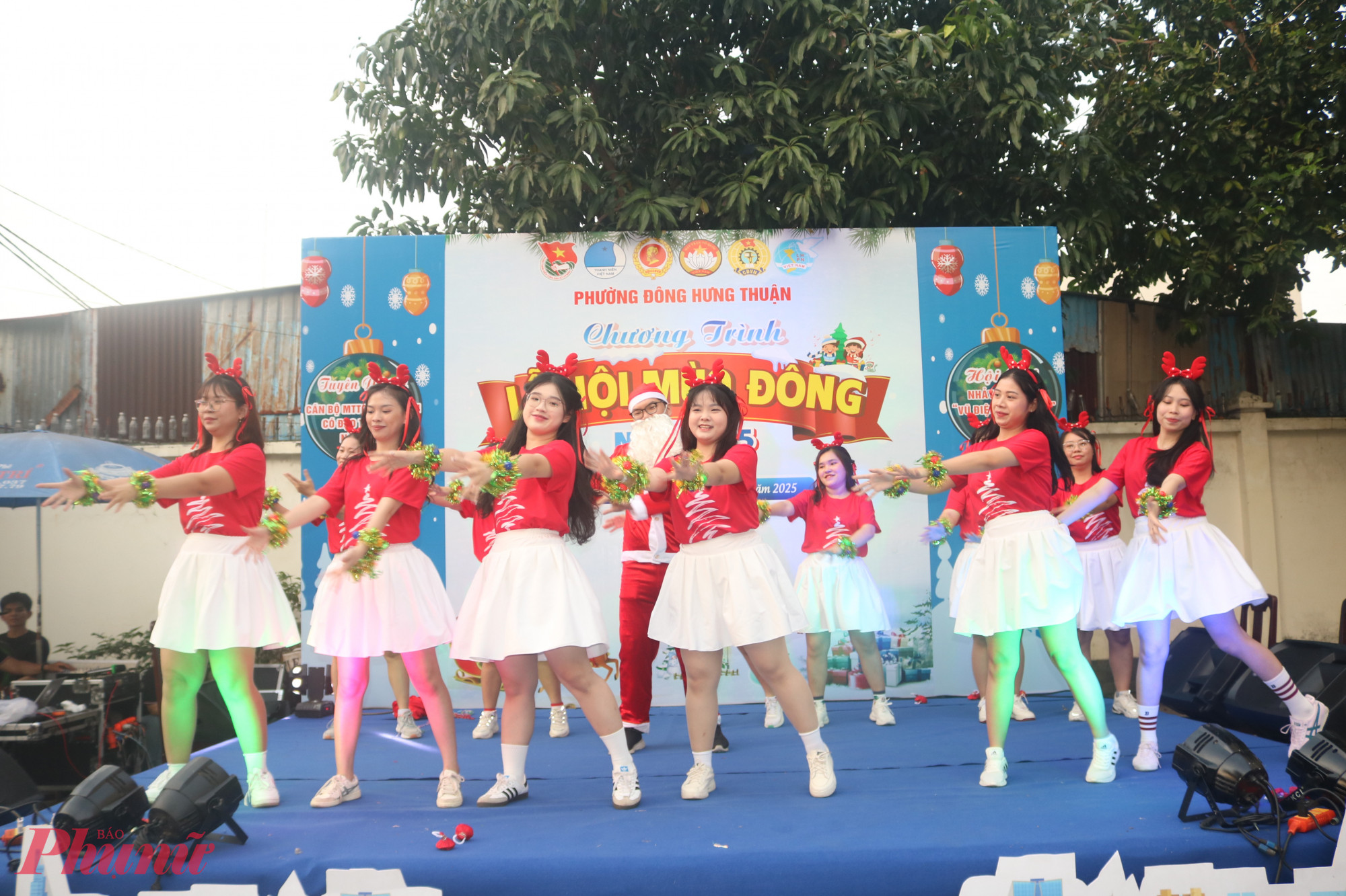 “Vũ điệu mùa Đông” bao gồm 15 tiết mục dự thi - Ảnh: Mẫn Nhi 