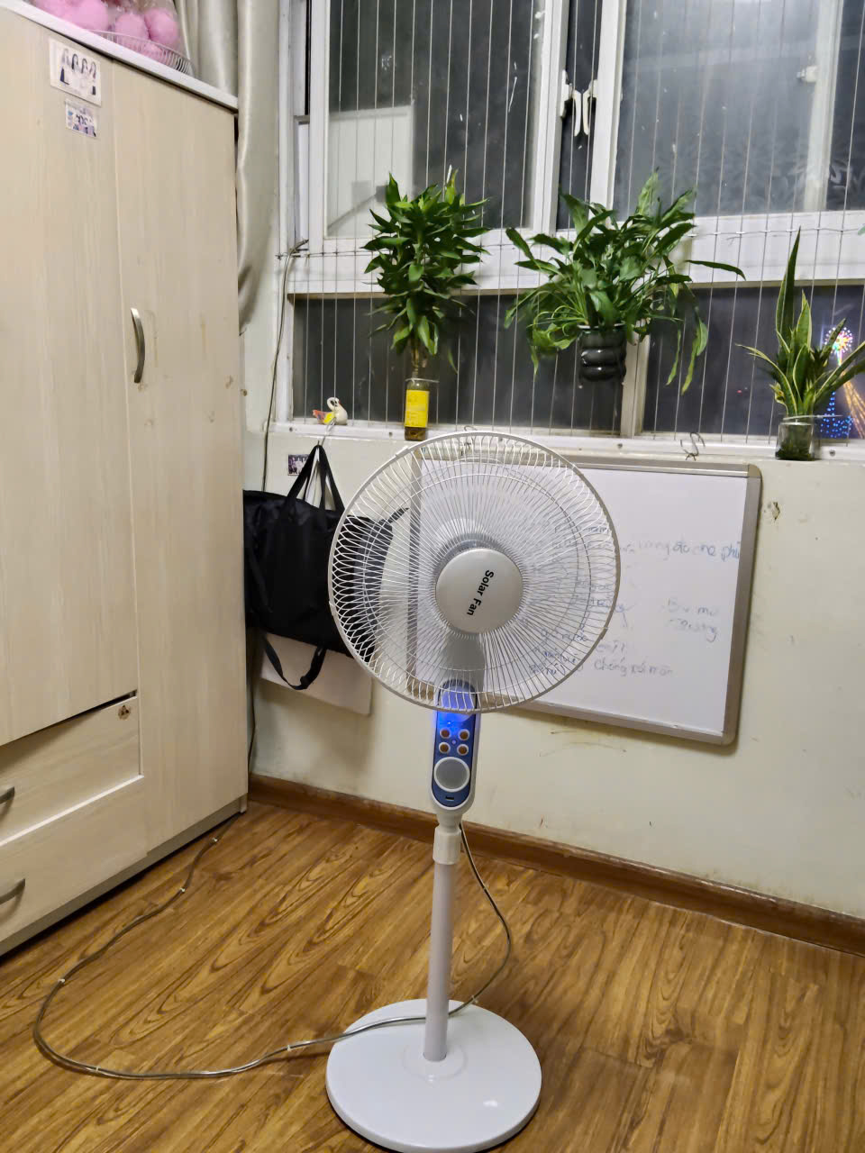 Quạt năng lượng mặt trời