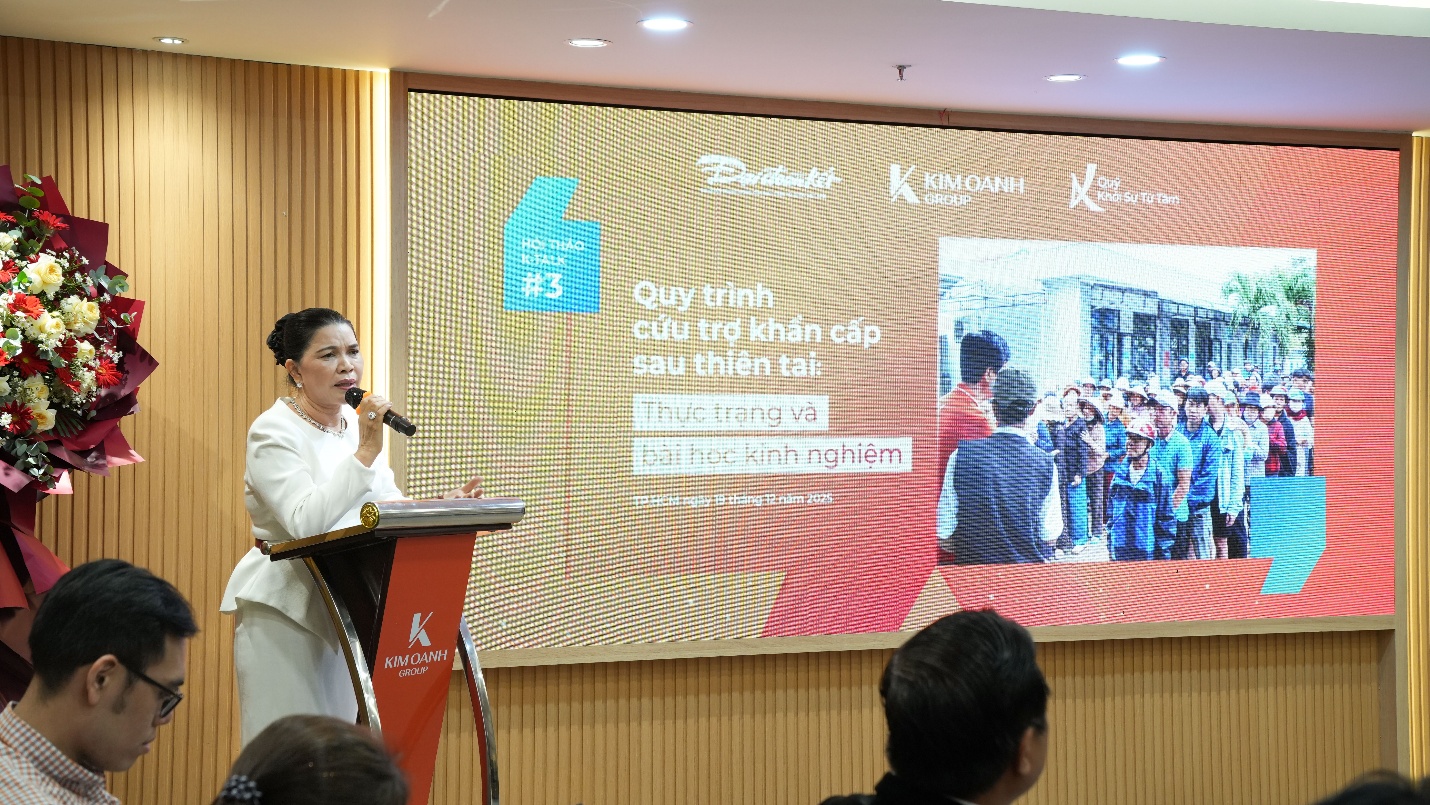 Bà Đặng Thị Kim Oanh - Chủ tịch Hội đồng quản trị Tập đoàn Kim Oanh phát biểu tại hội thảo